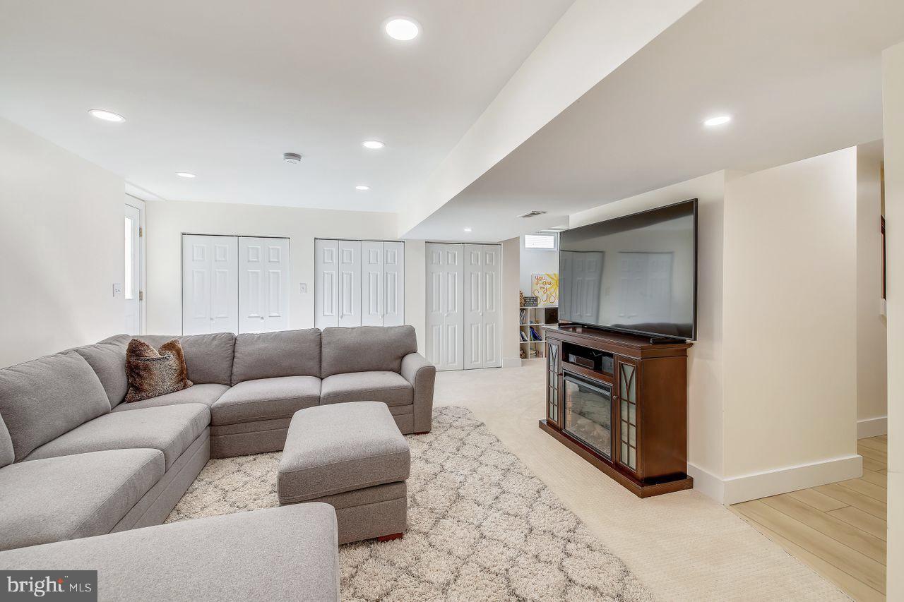 HARBOR POINTE - Residential