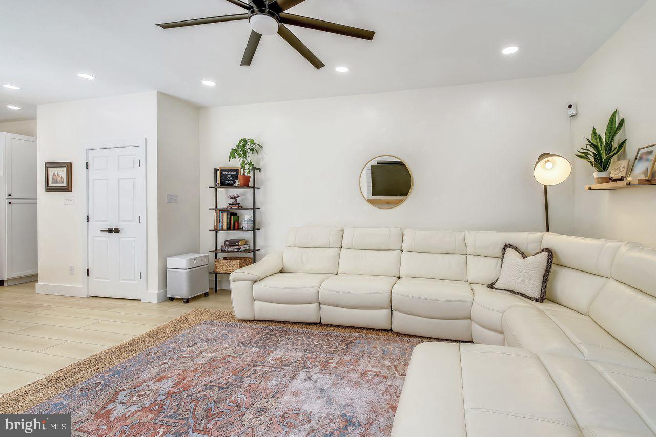 HARBOR POINTE - Residential