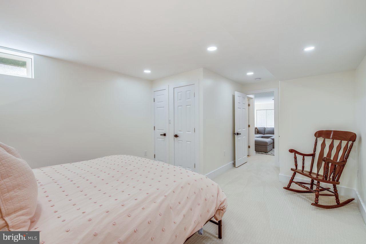 HARBOR POINTE - Residential