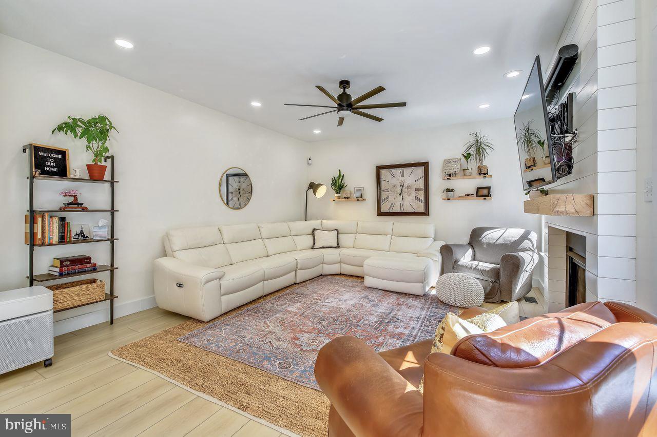 HARBOR POINTE - Residential