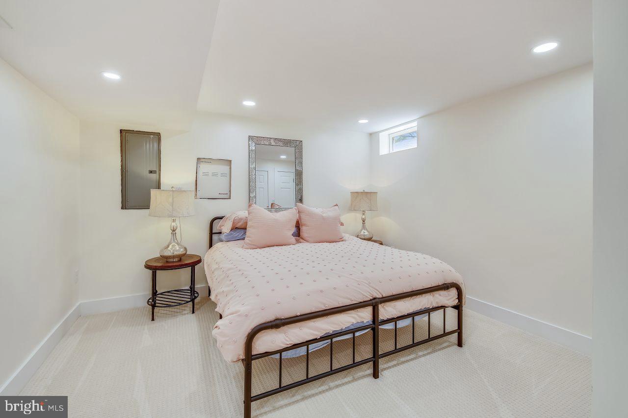 HARBOR POINTE - Residential