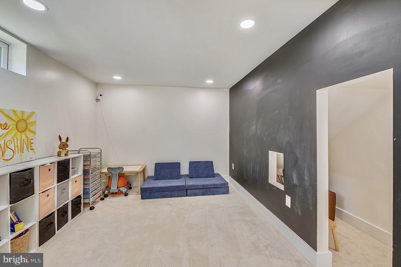 HARBOR POINTE - Residential