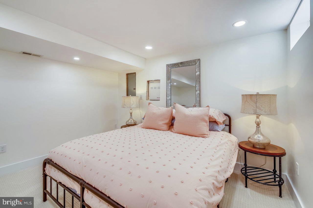 HARBOR POINTE - Residential