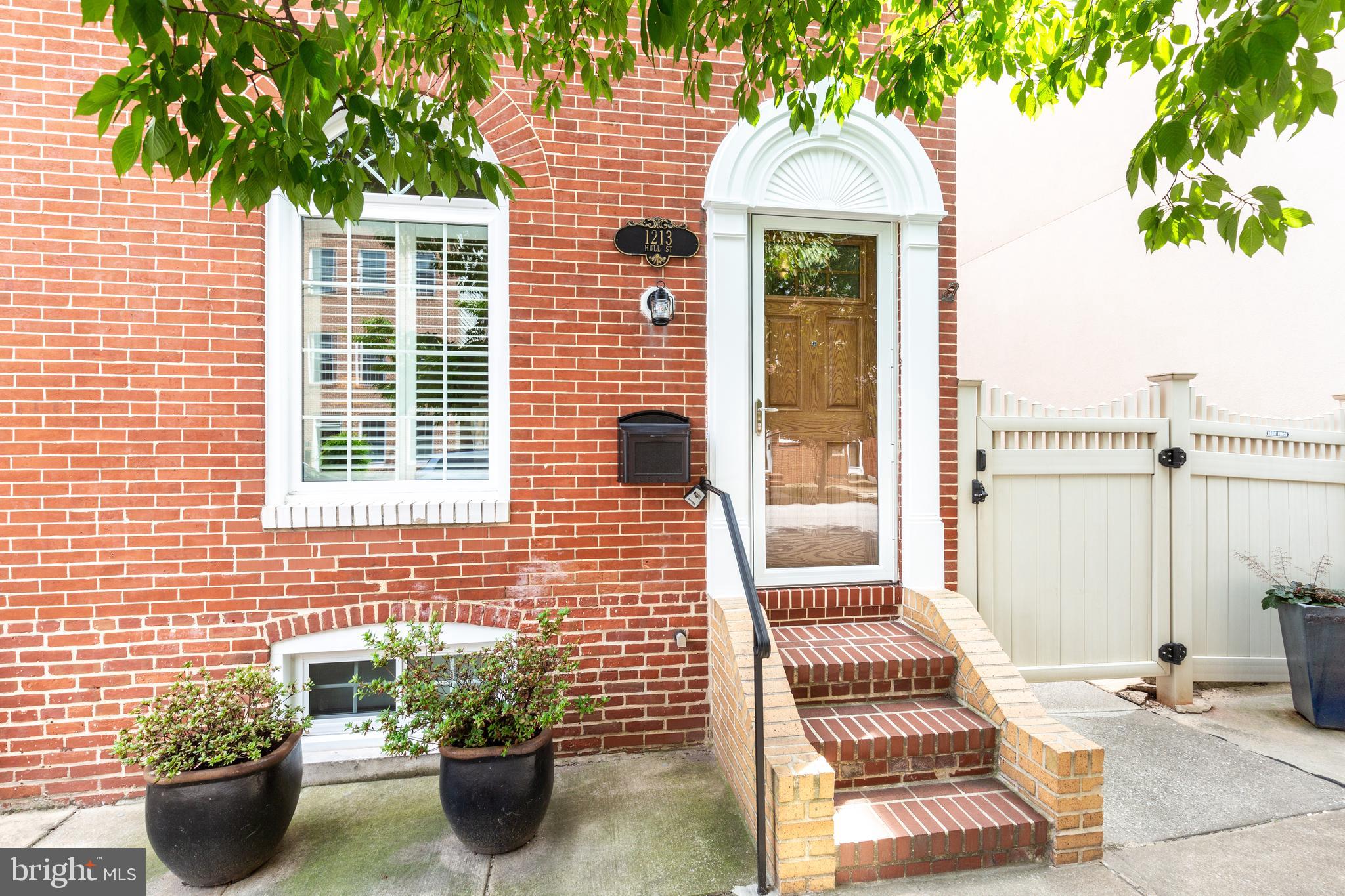 LOCUST POINT - Residential