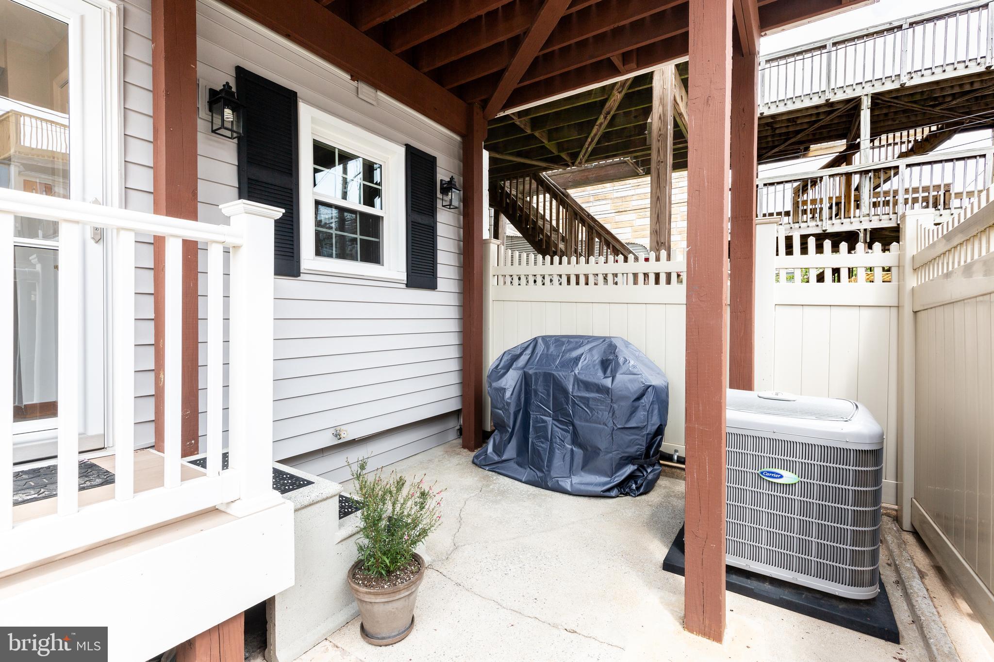 LOCUST POINT - Residential