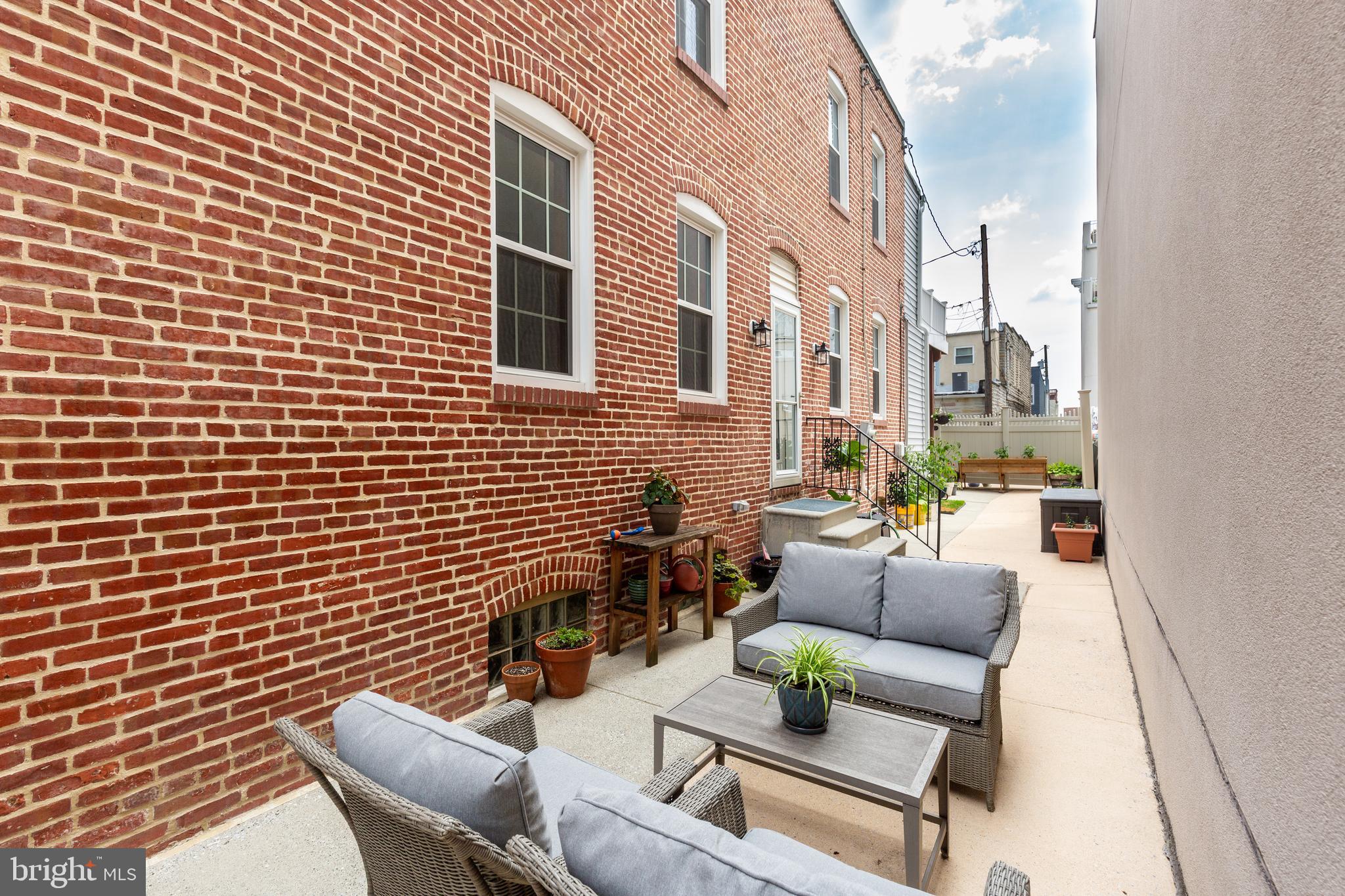 LOCUST POINT - Residential