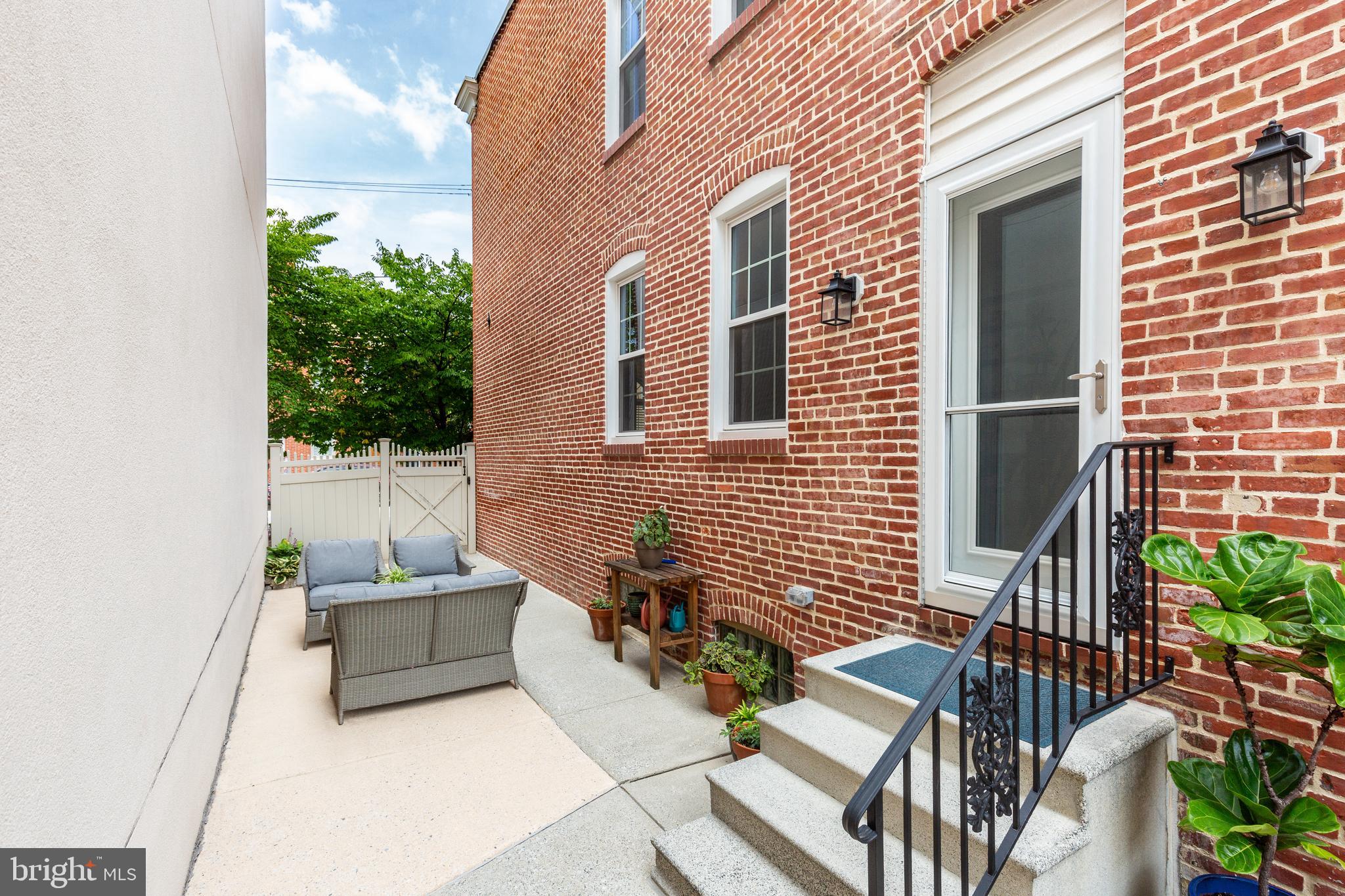 LOCUST POINT - Residential