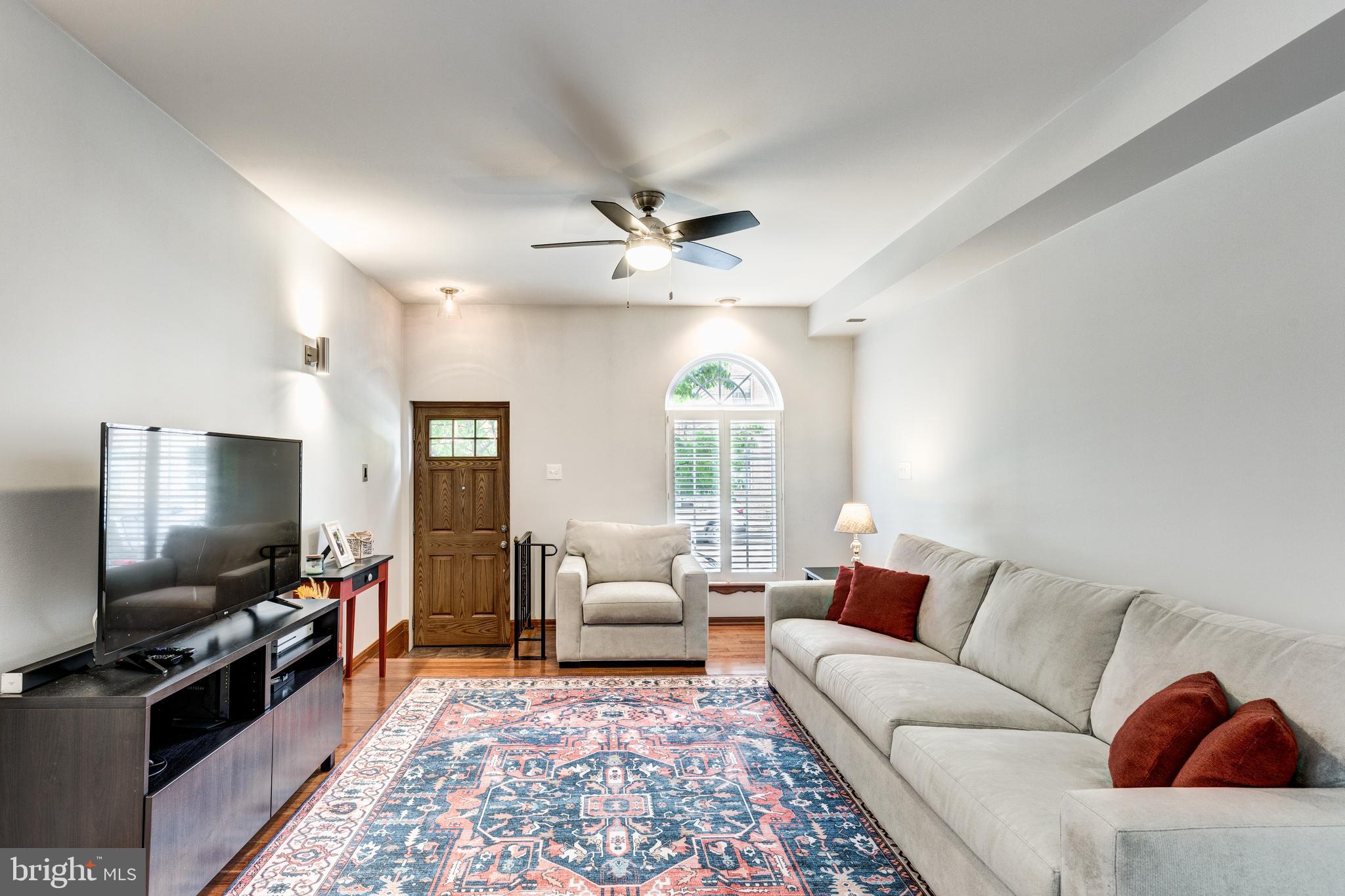 LOCUST POINT - Residential