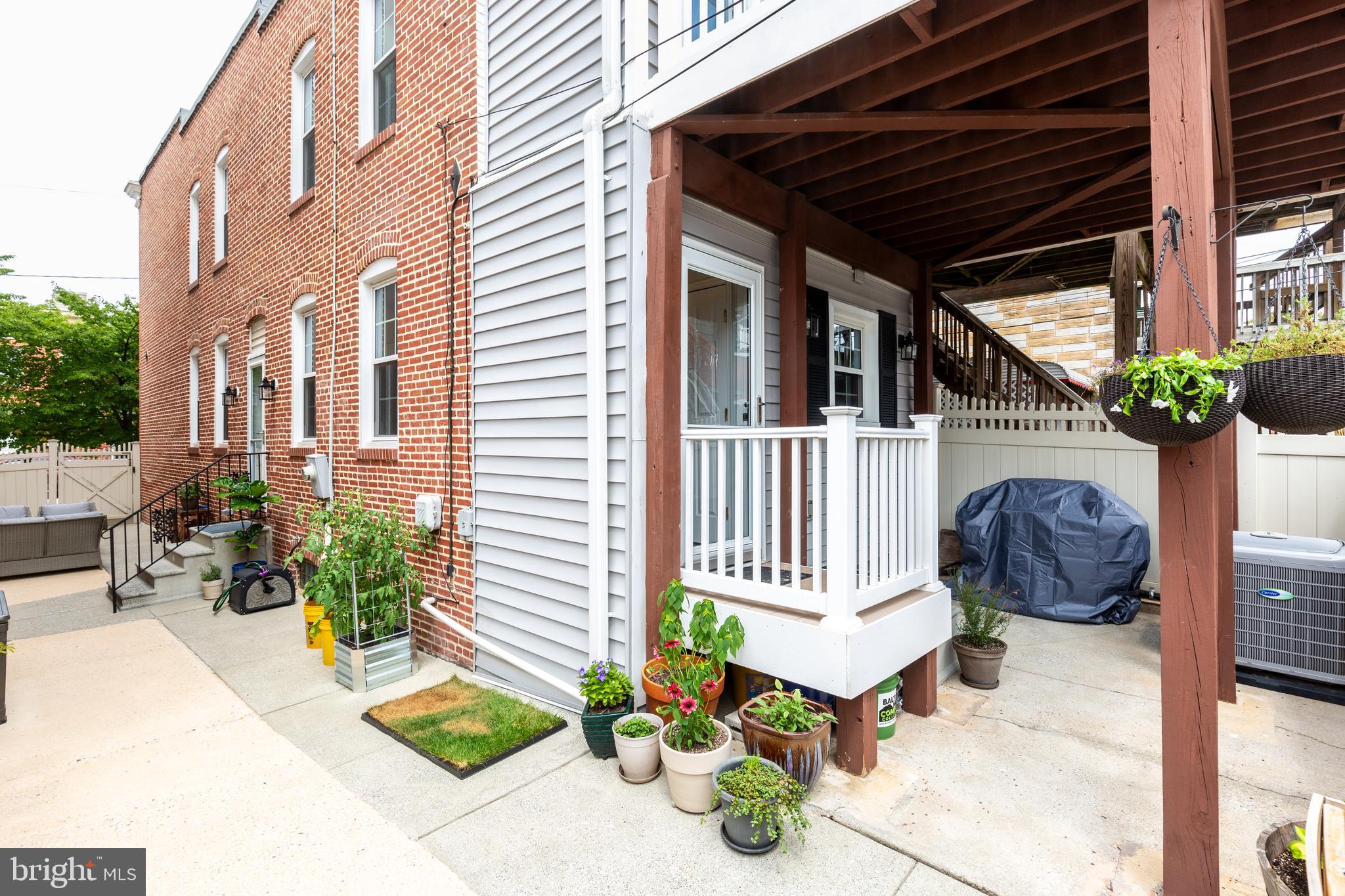 LOCUST POINT - Residential