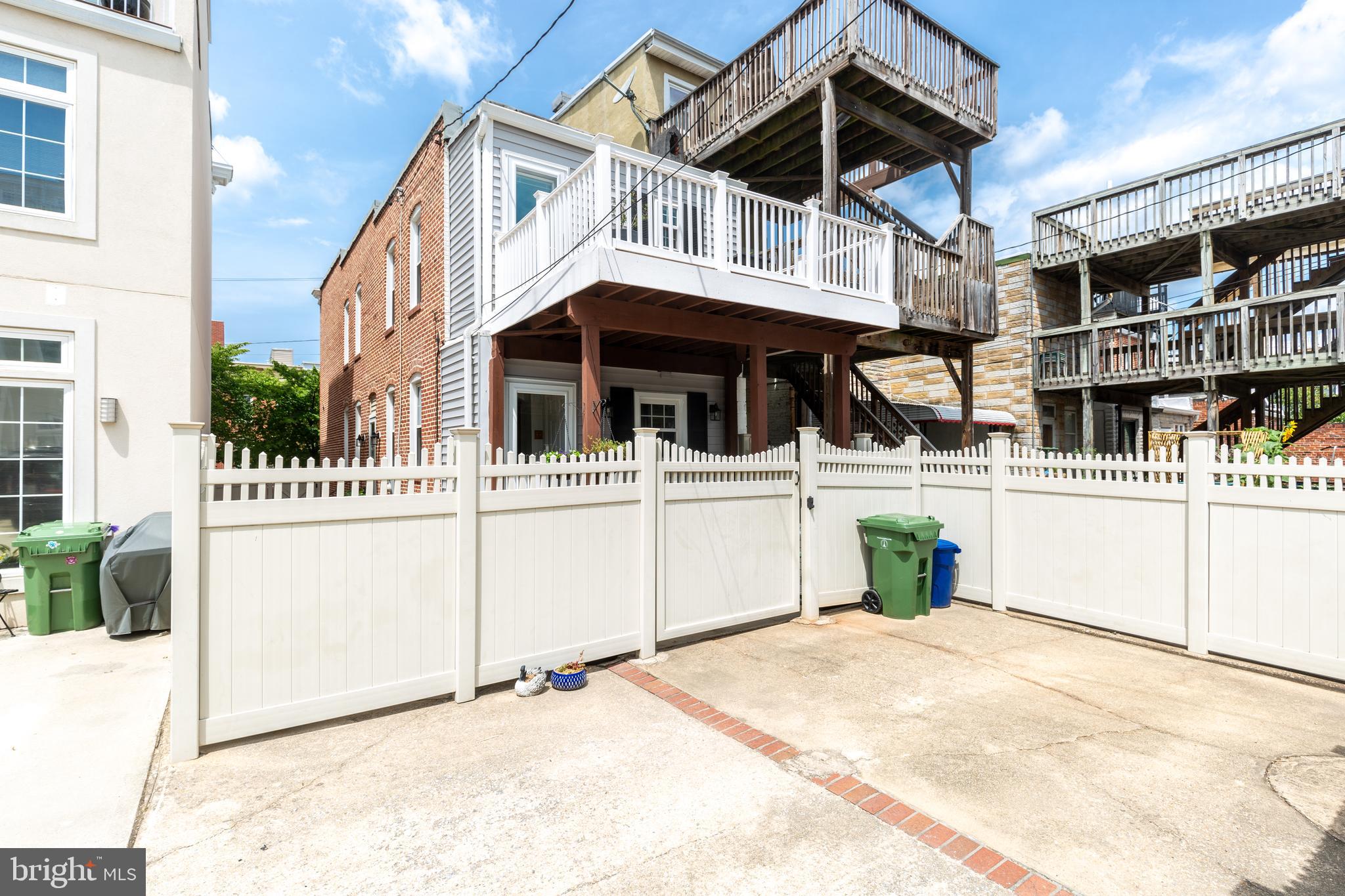 LOCUST POINT - Residential