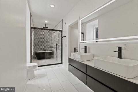 Townhouse For Sale - 440 E Walnut Lane<br/> PHILADELPHIA, PA 19144