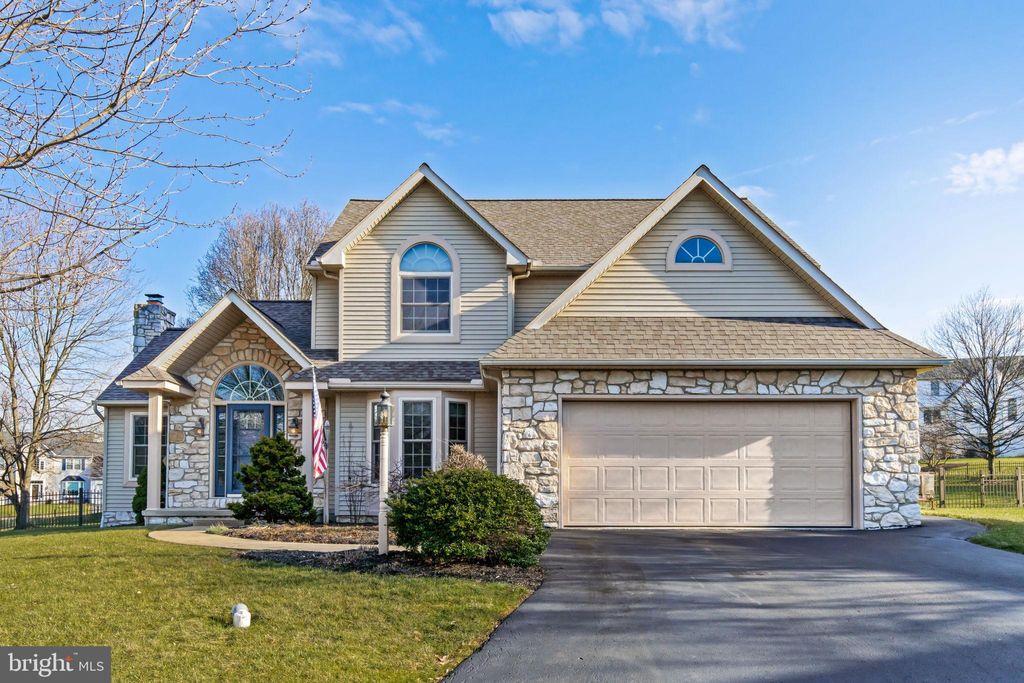 Photo of 15 ALICE AVE, LITITZ, PA 17543 (MLS # PALA2029152)