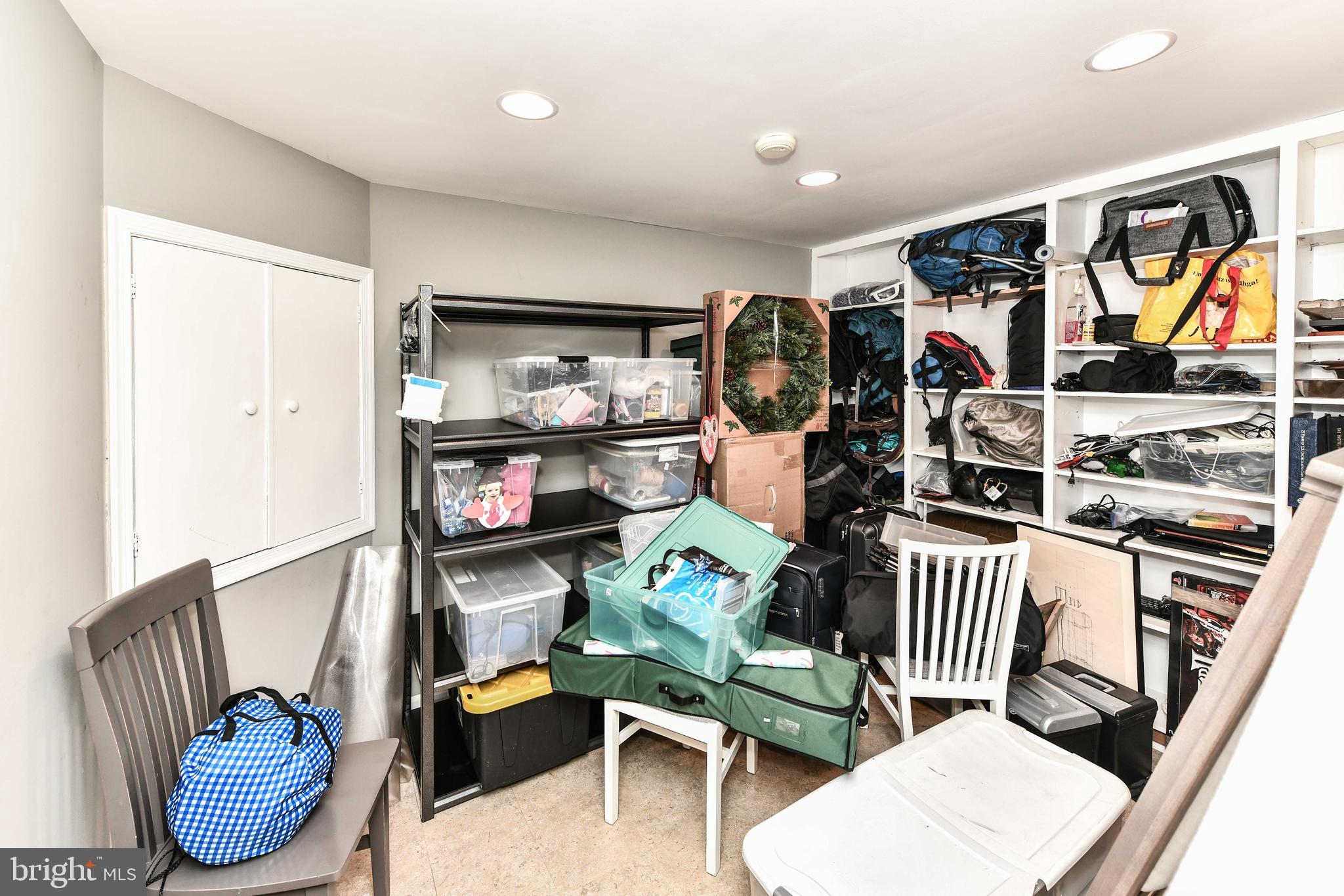 KINGSTON CHASE - Residential Lease