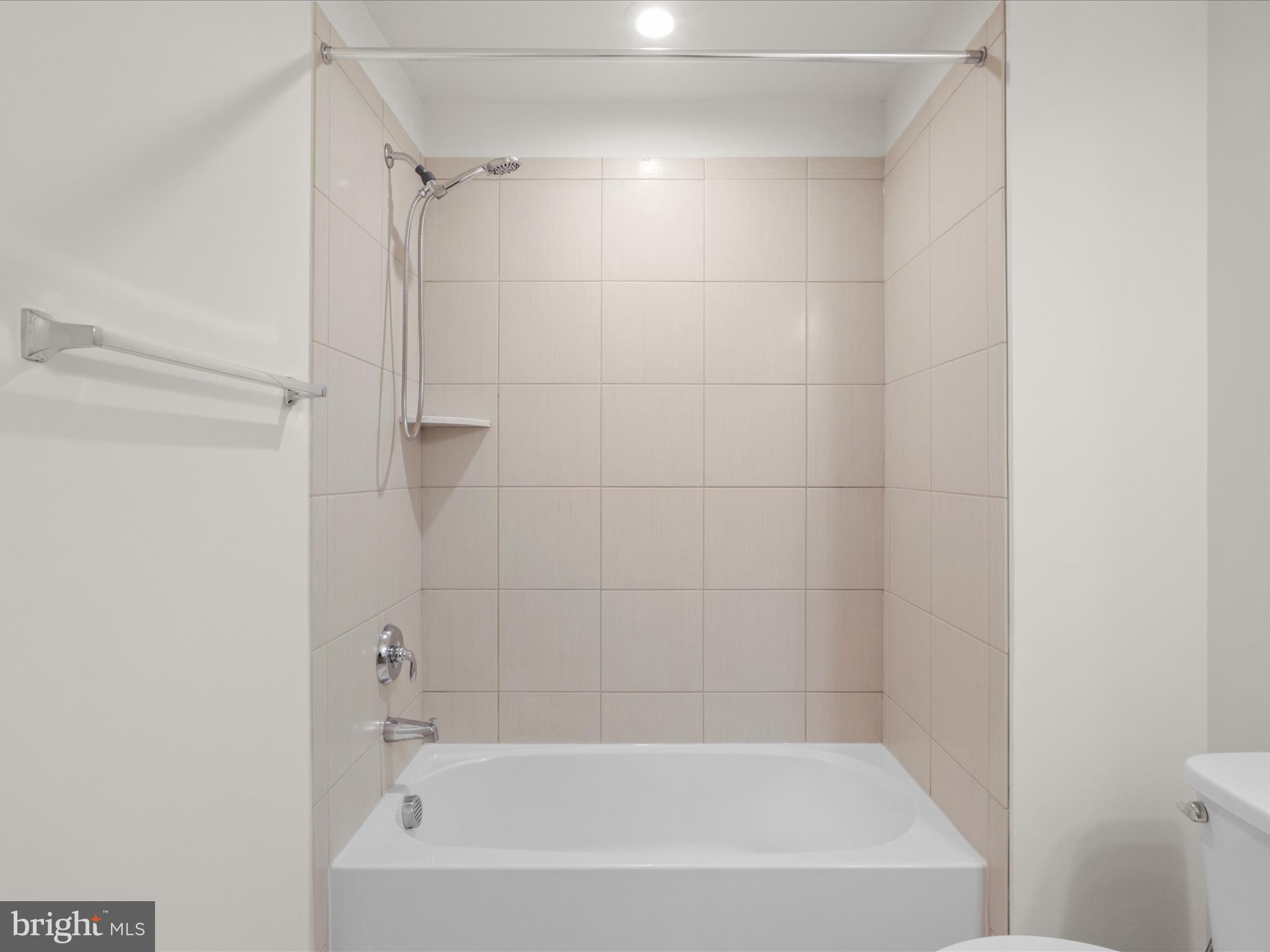 METRO POINTE - Residential