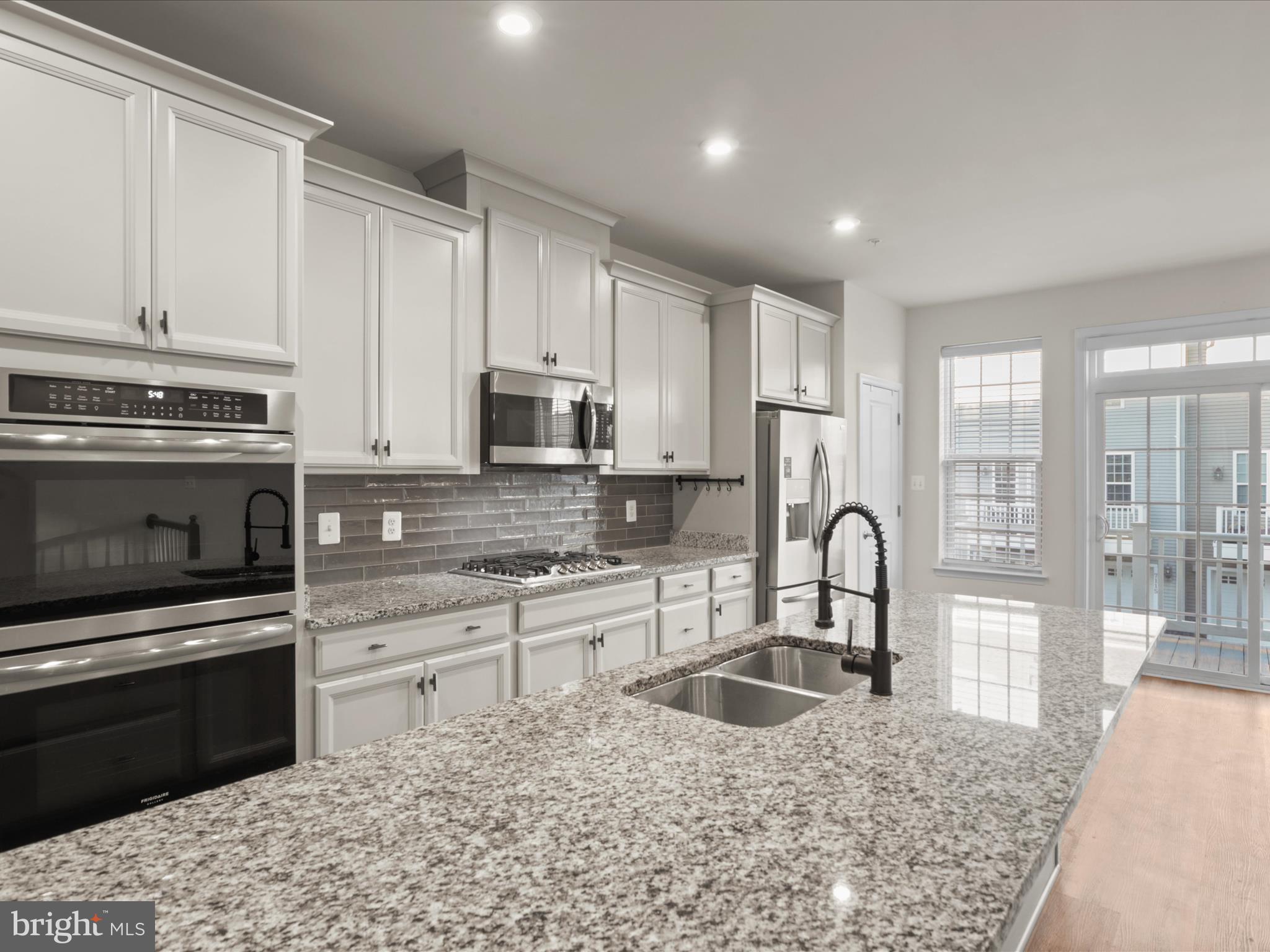 METRO POINTE - Residential