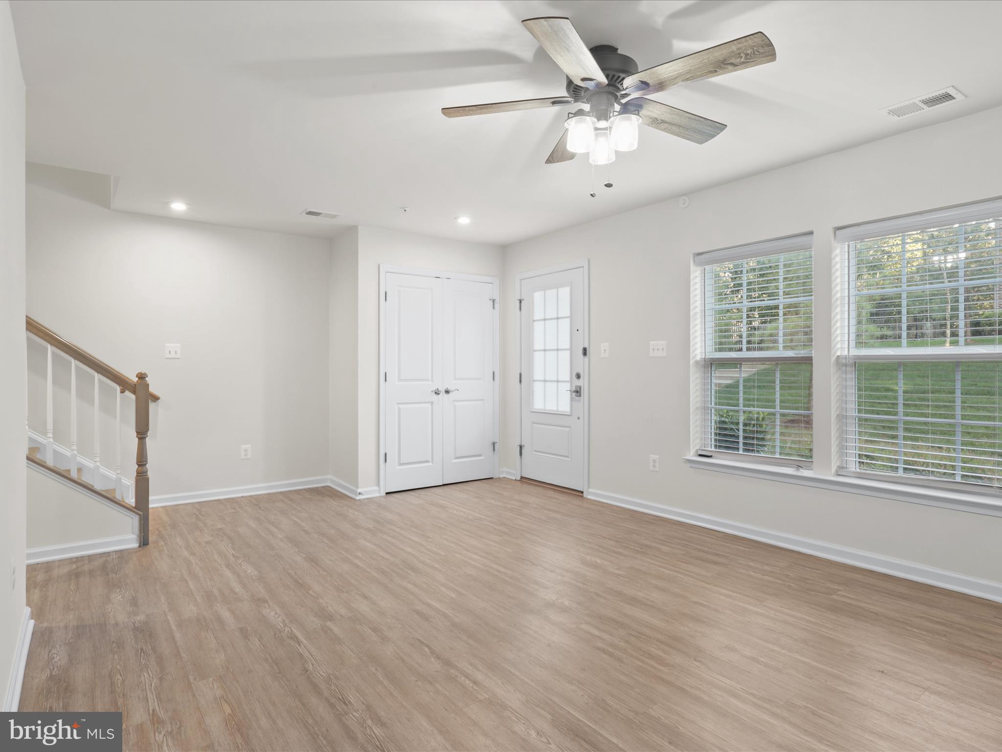 METRO POINTE - Residential