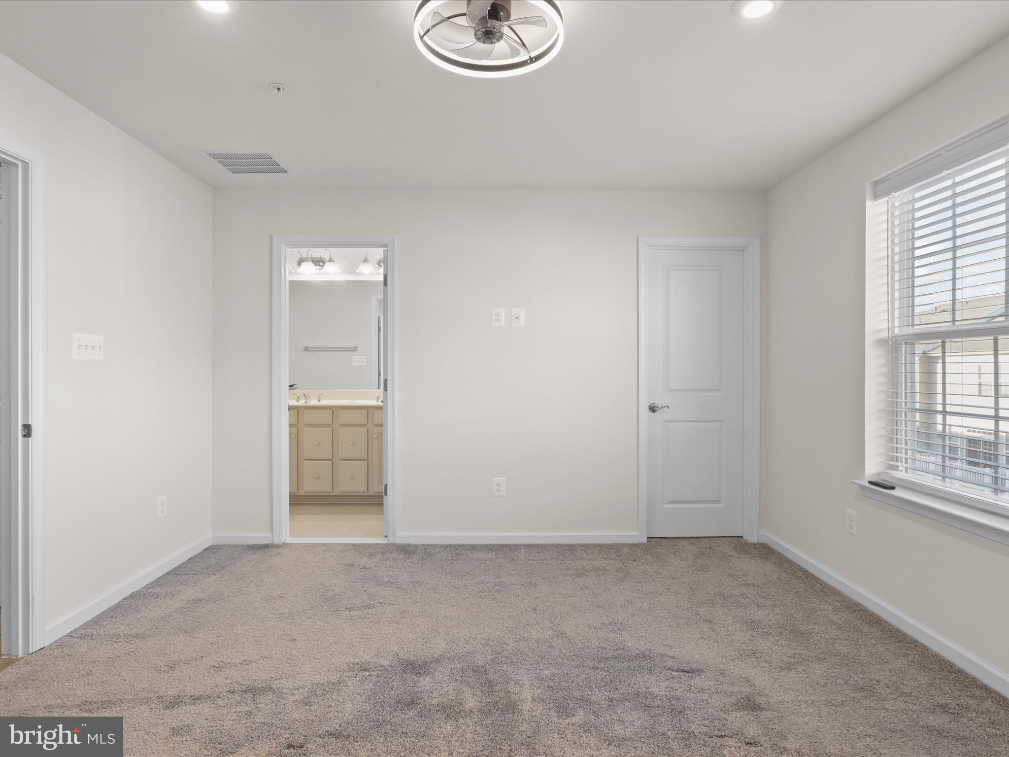 METRO POINTE - Residential