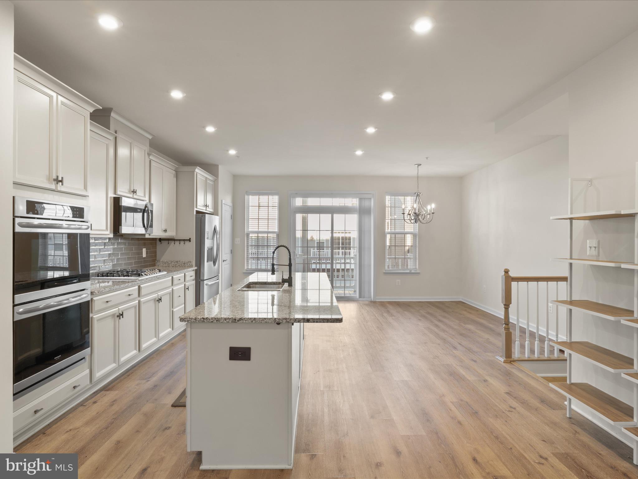 METRO POINTE - Residential