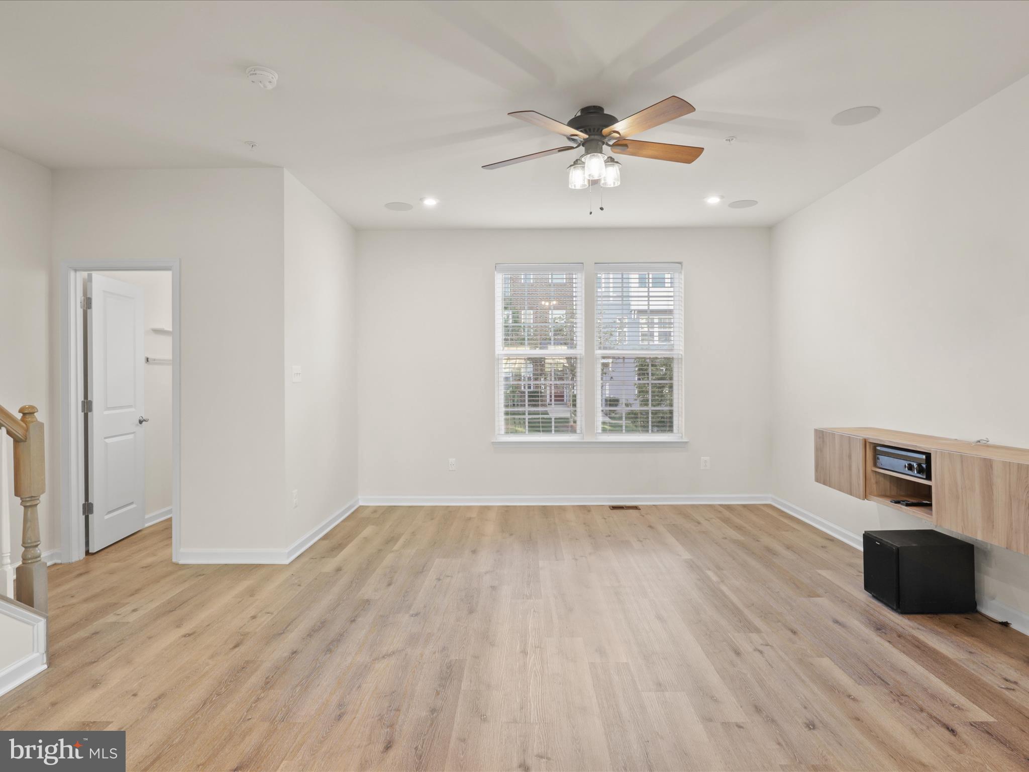 METRO POINTE - Residential