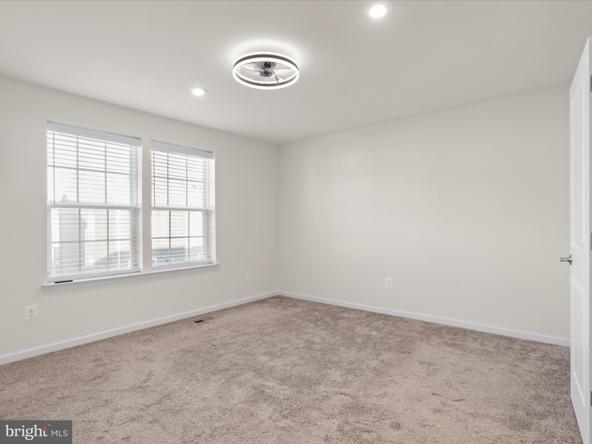 METRO POINTE - Residential