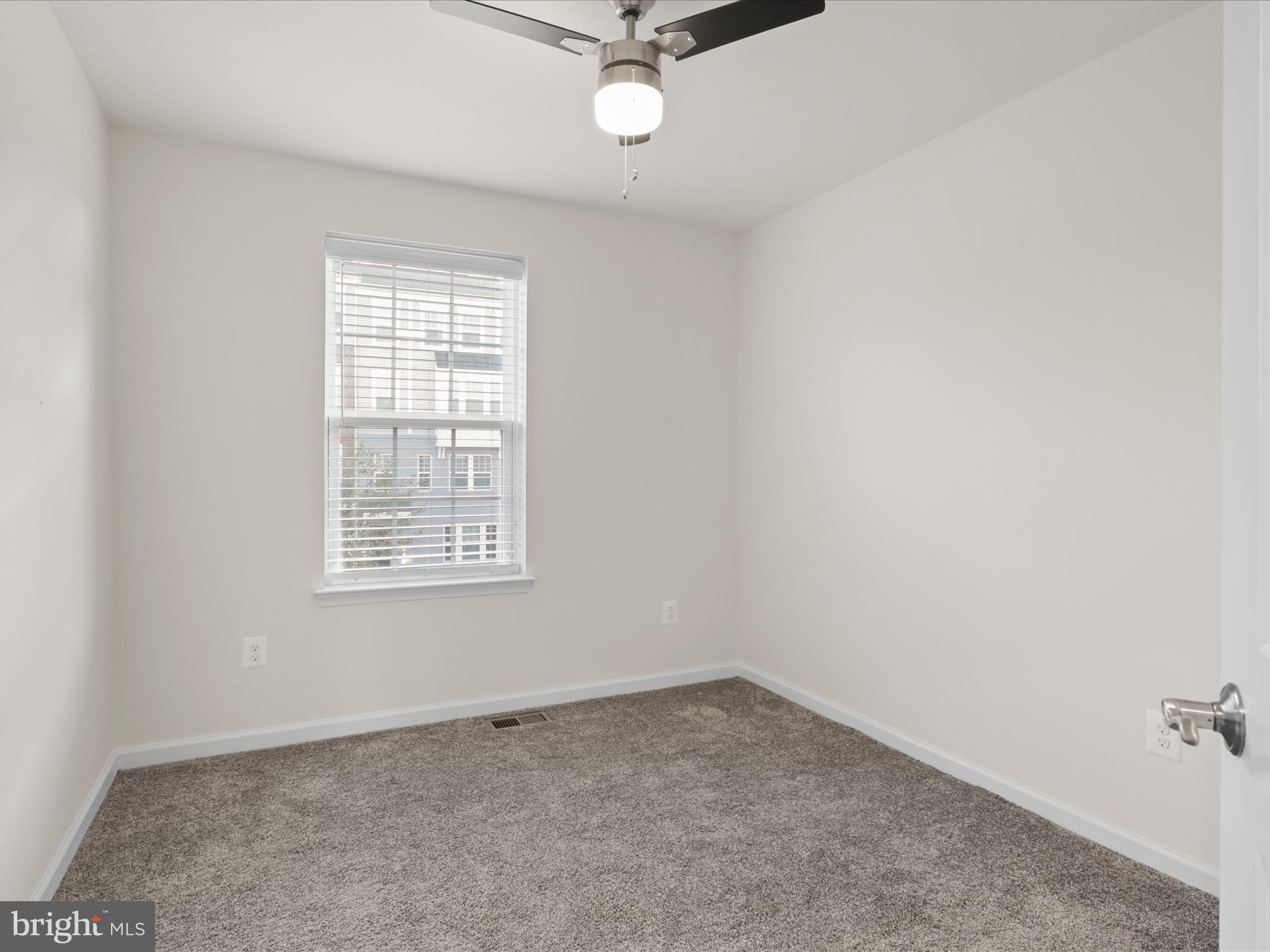 METRO POINTE - Residential