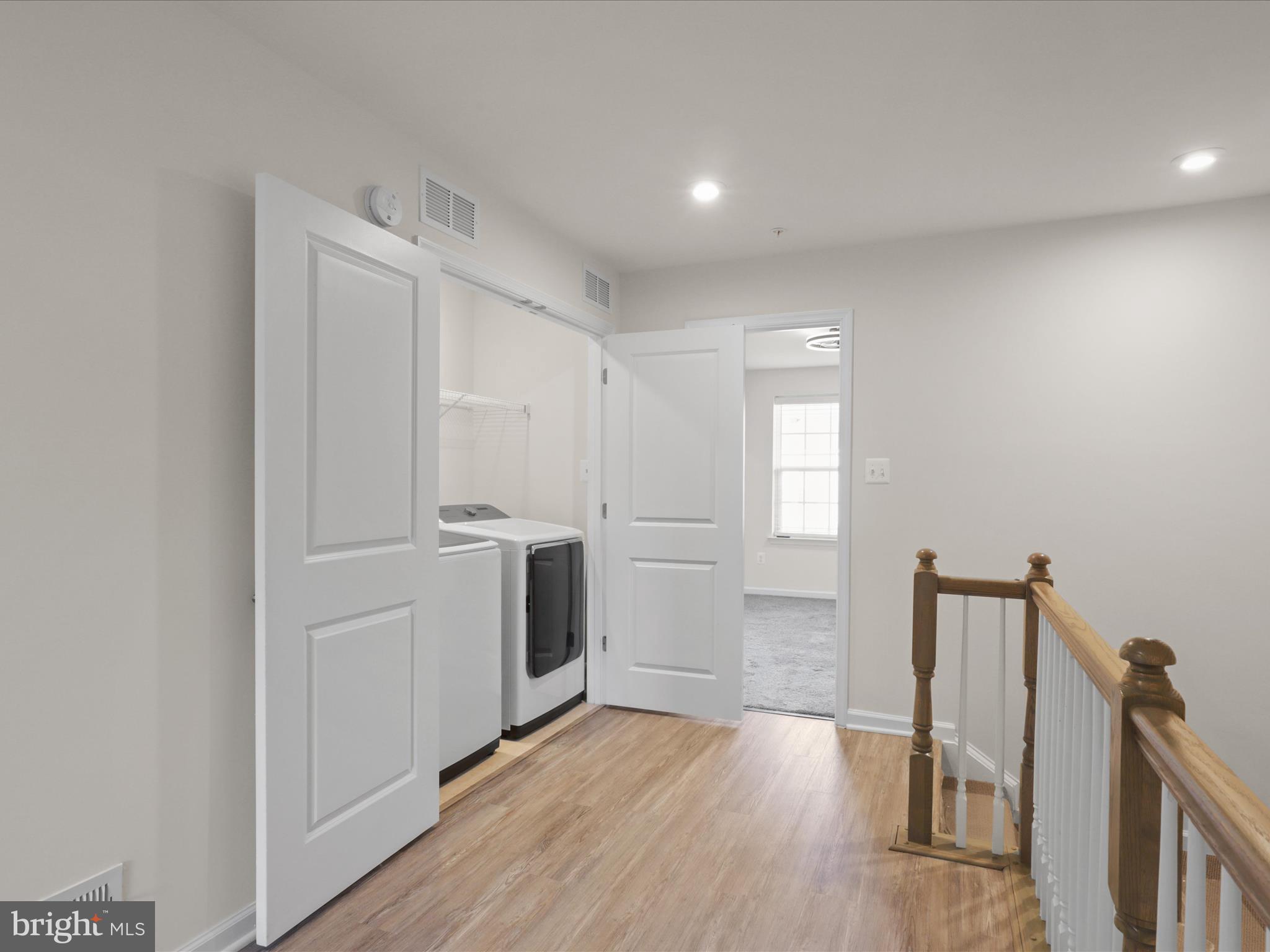 METRO POINTE - Residential