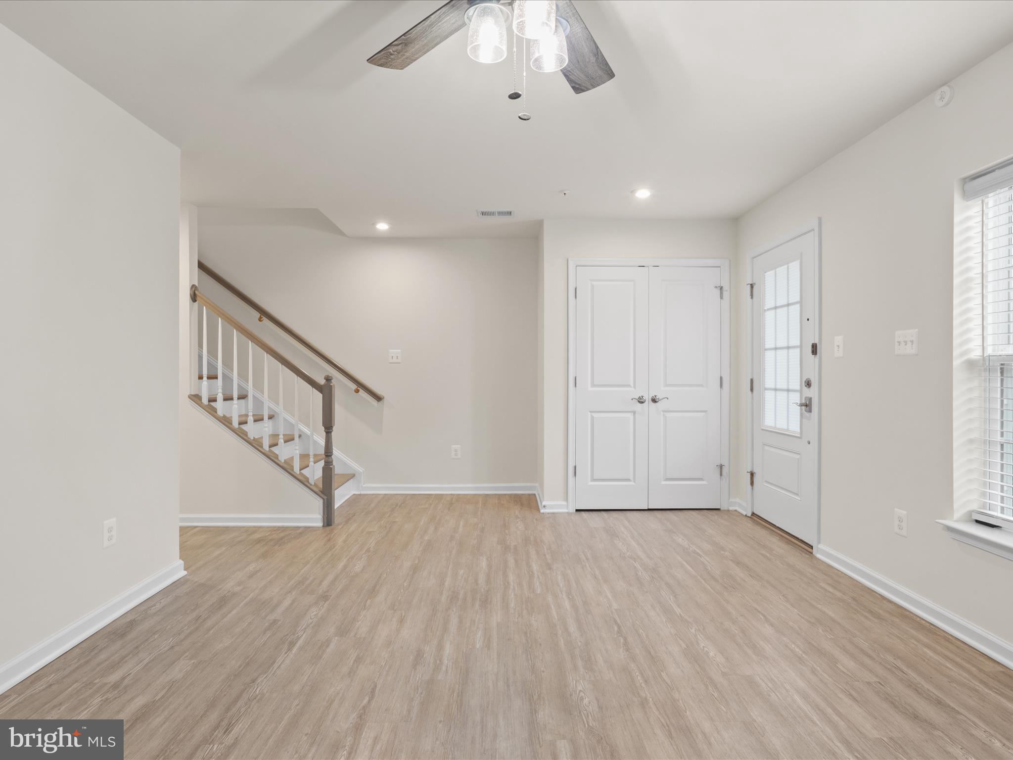 METRO POINTE - Residential