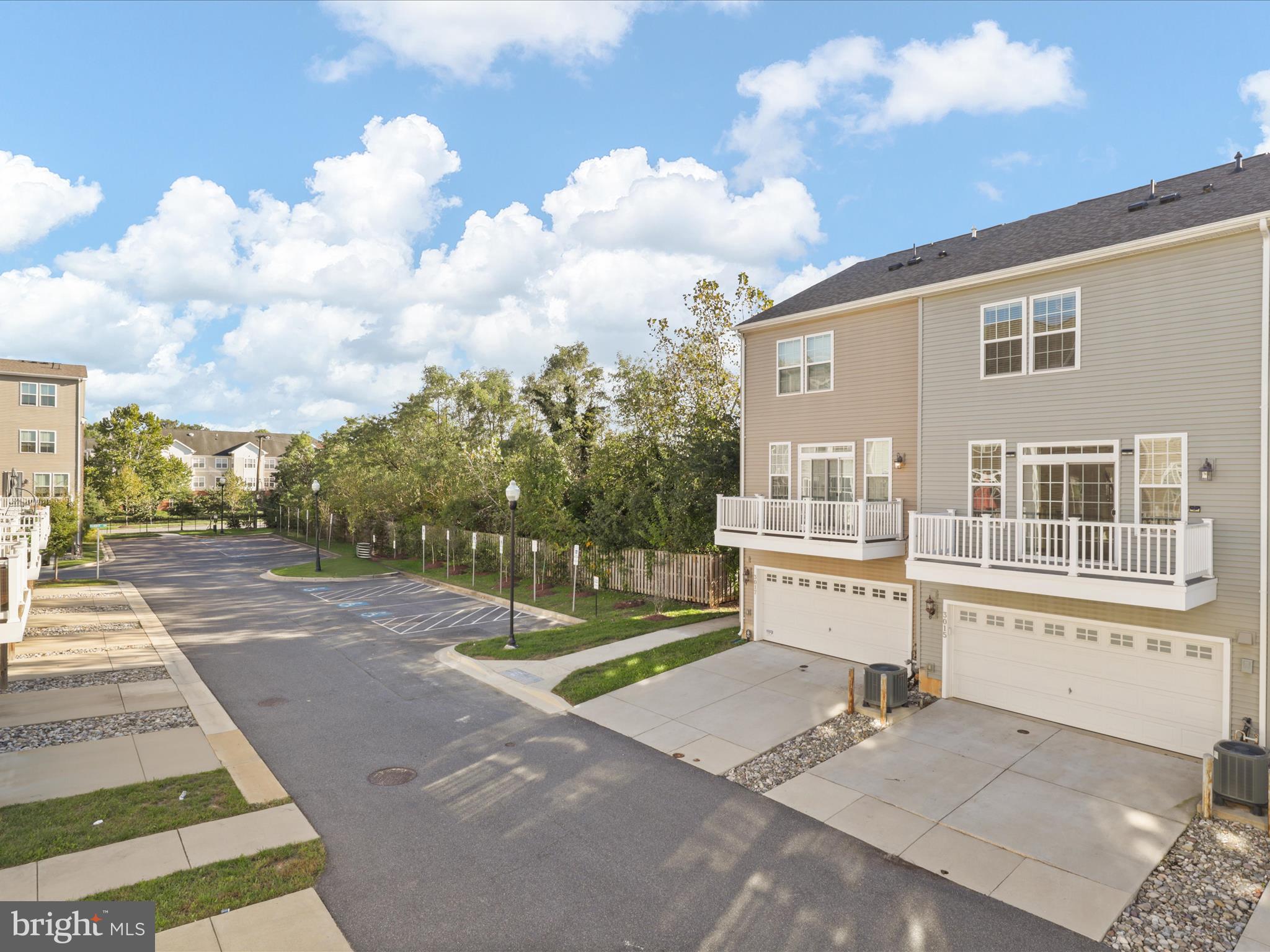 METRO POINTE - Residential