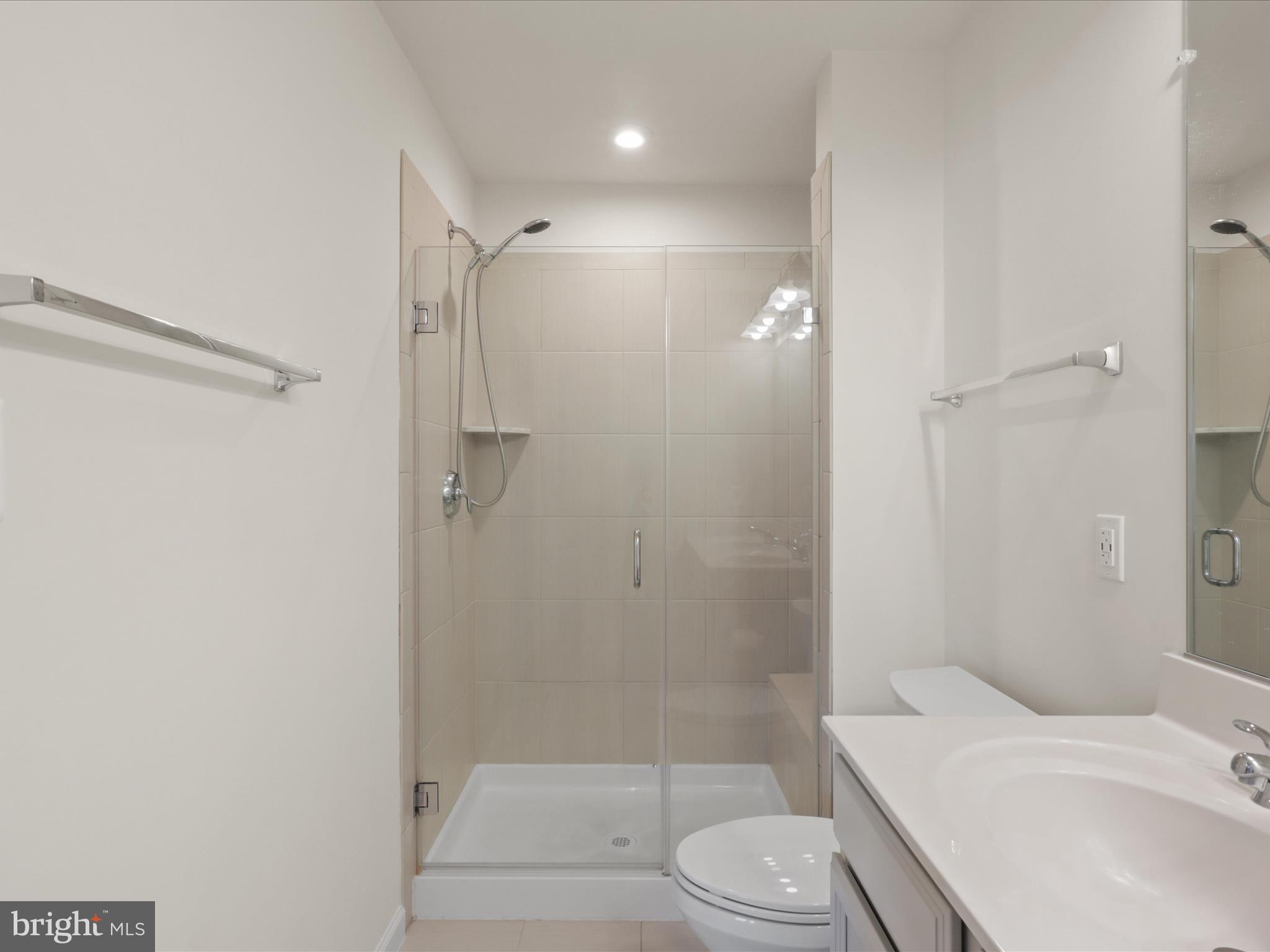 METRO POINTE - Residential