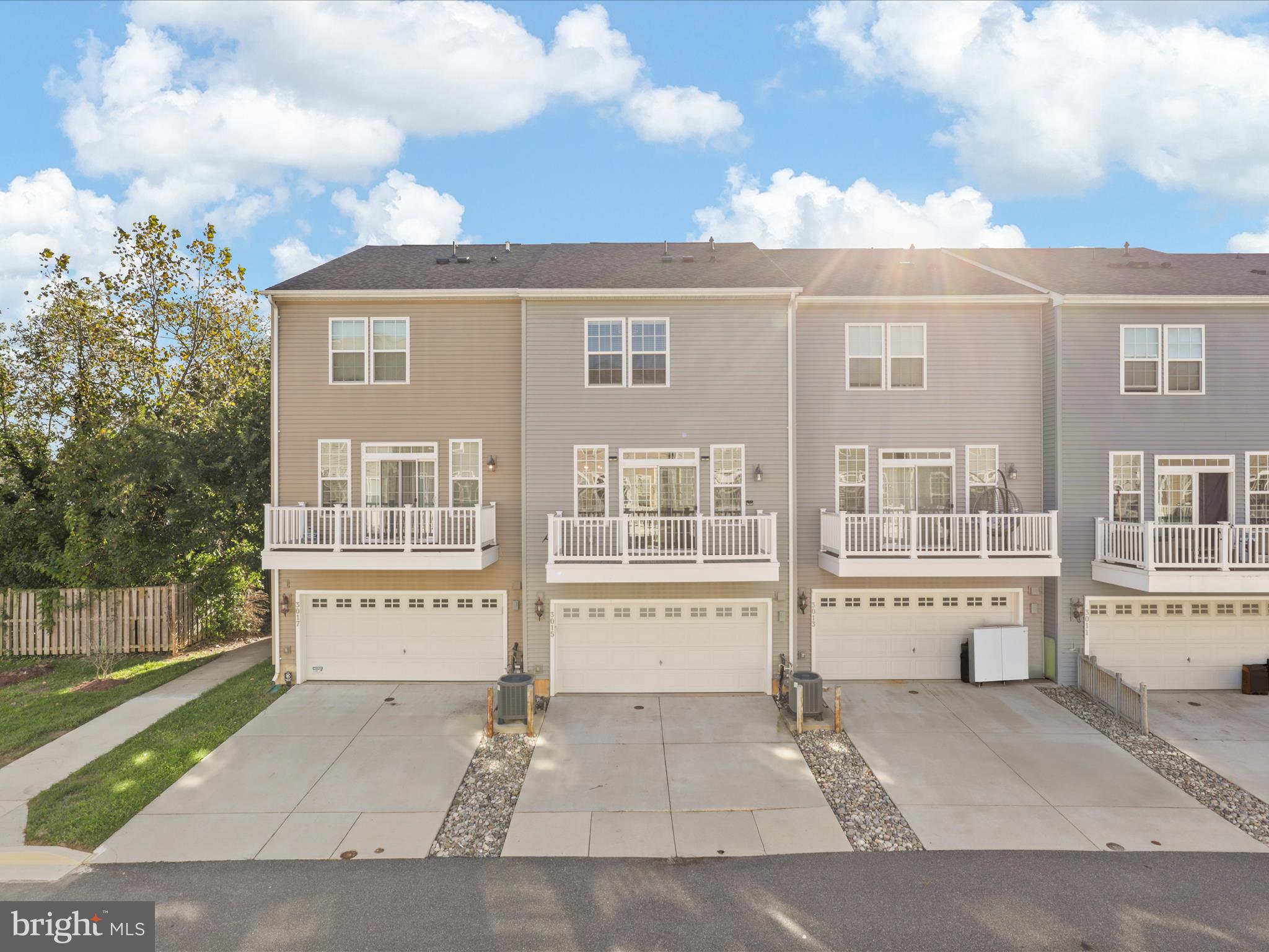 METRO POINTE - Residential