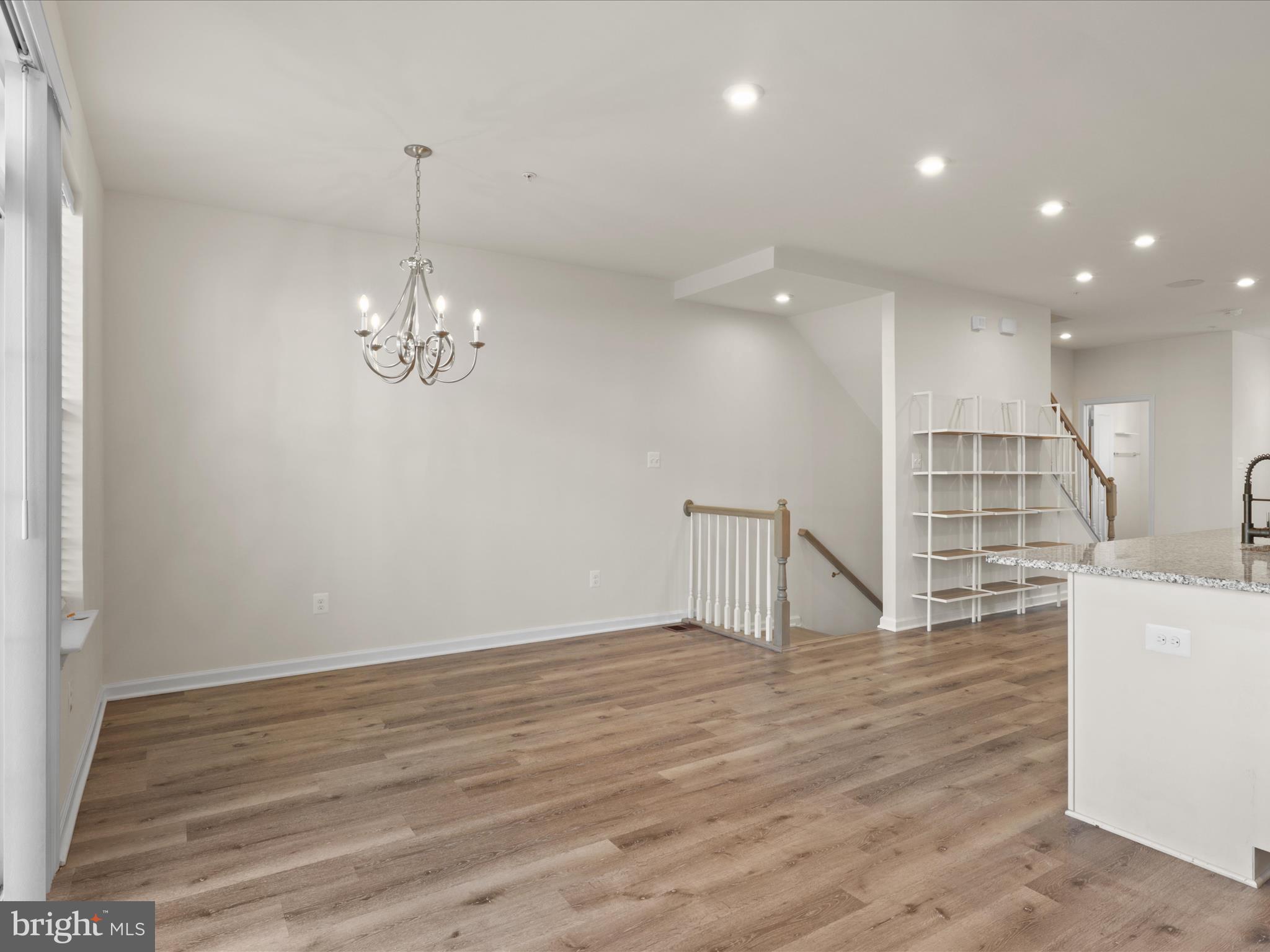 METRO POINTE - Residential