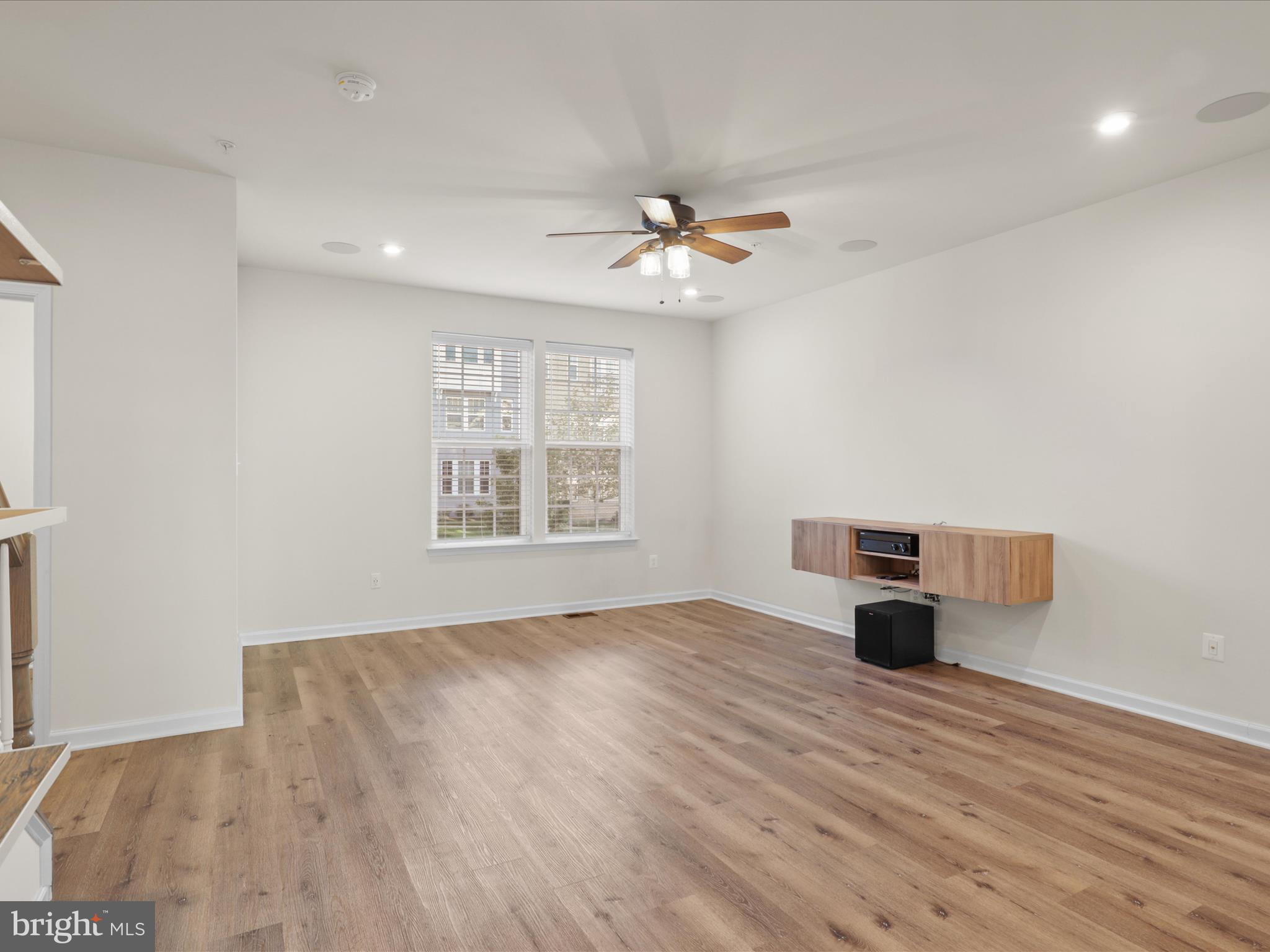 METRO POINTE - Residential