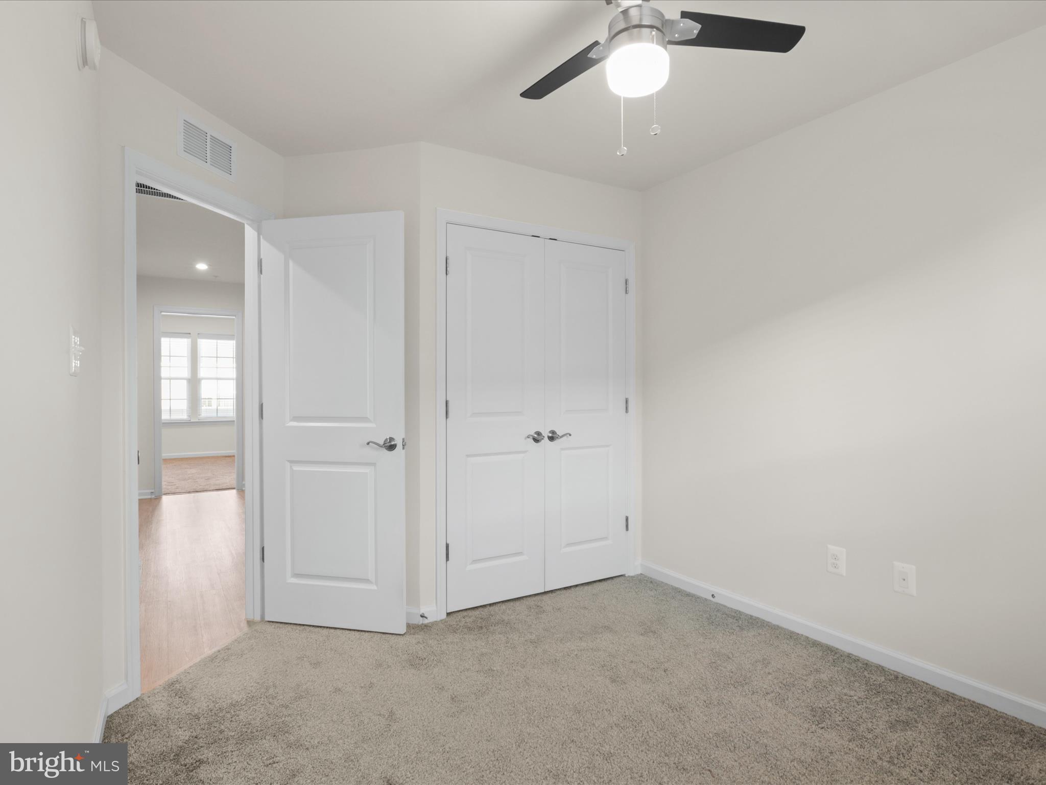 METRO POINTE - Residential