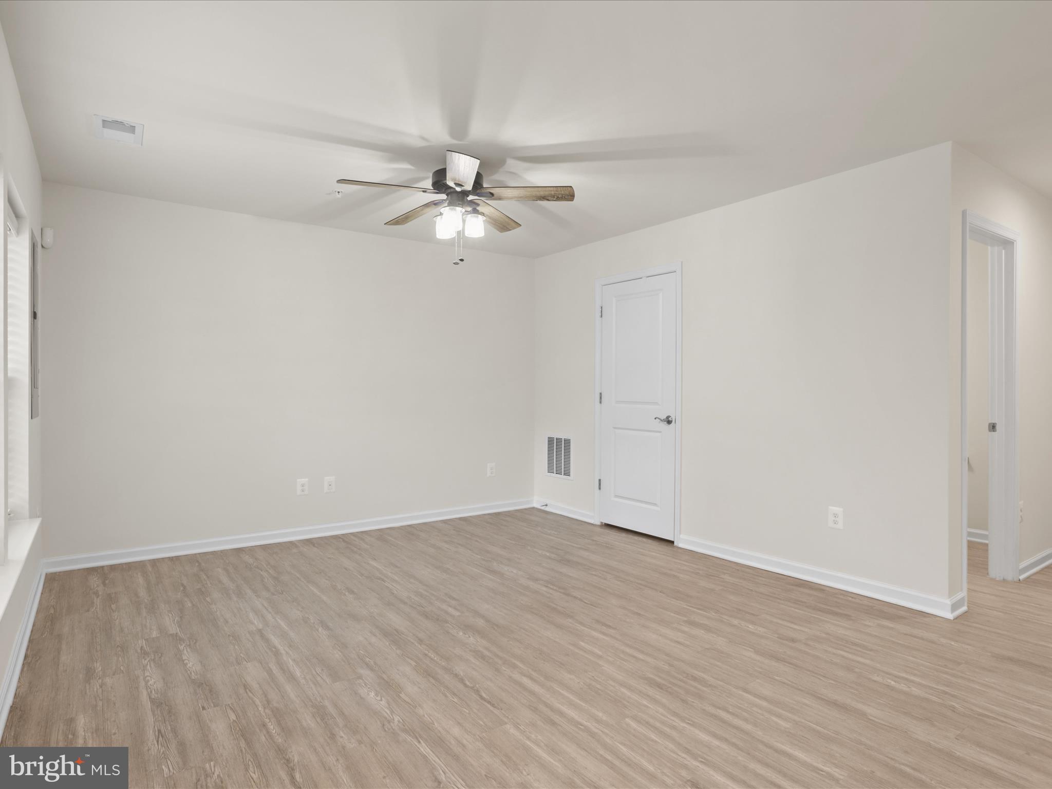 METRO POINTE - Residential