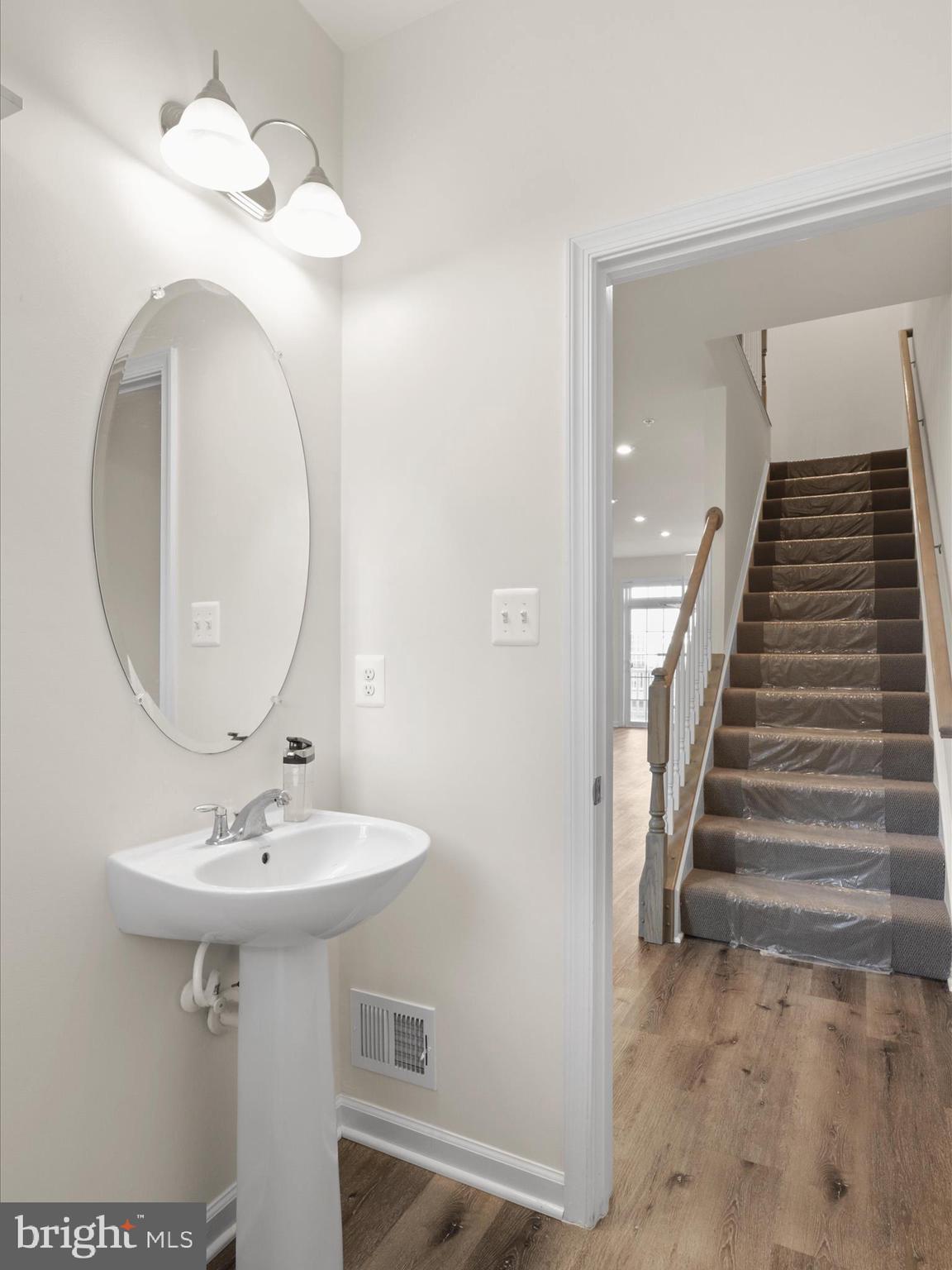 METRO POINTE - Residential