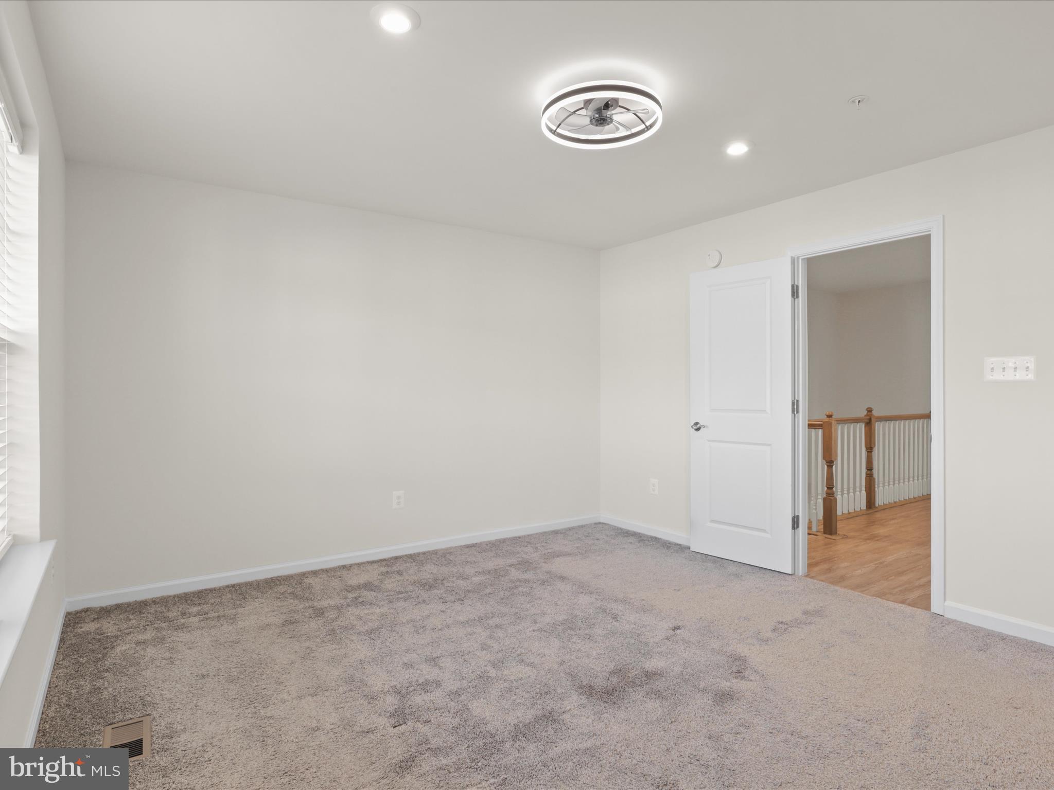 METRO POINTE - Residential