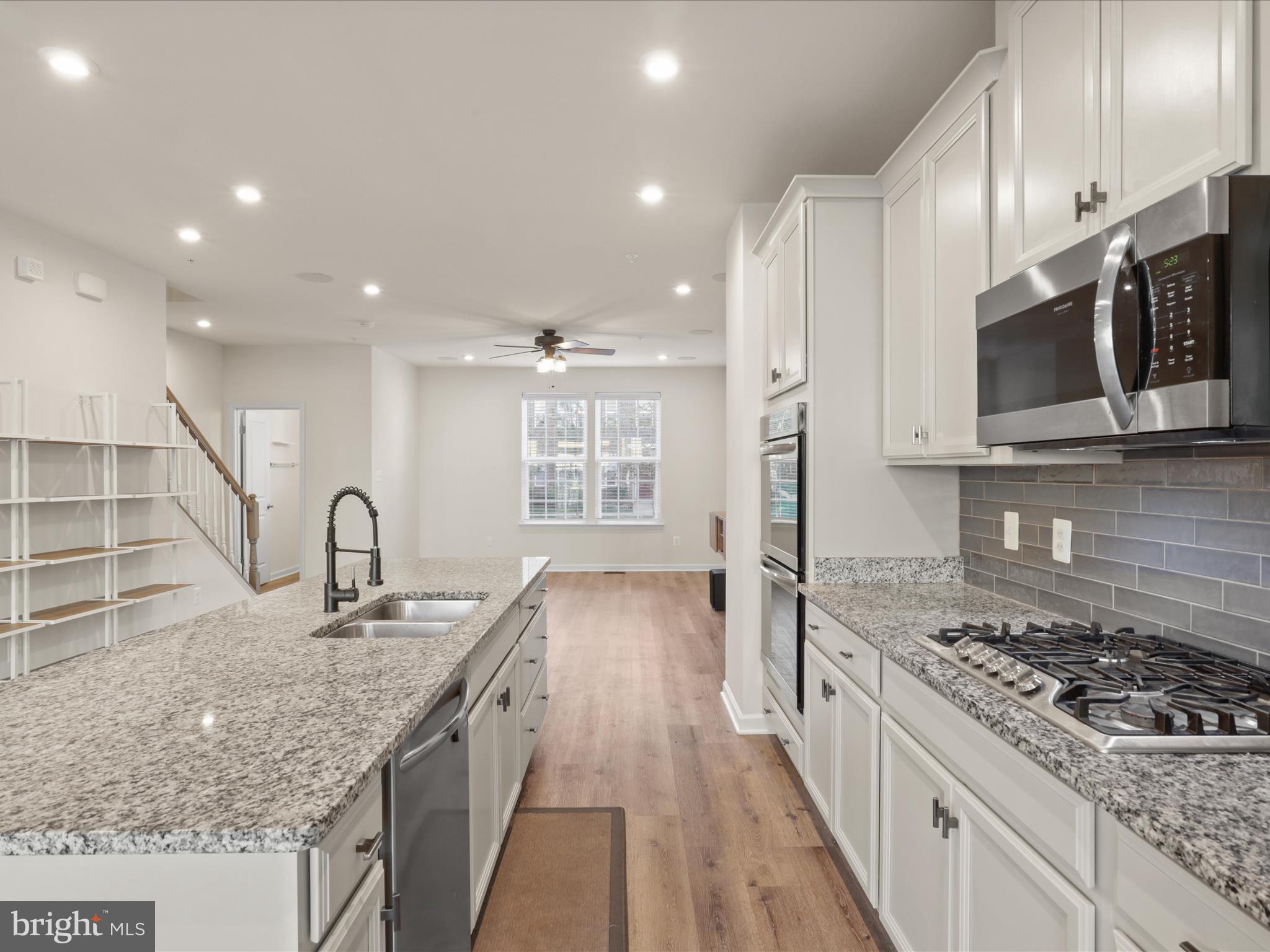 METRO POINTE - Residential