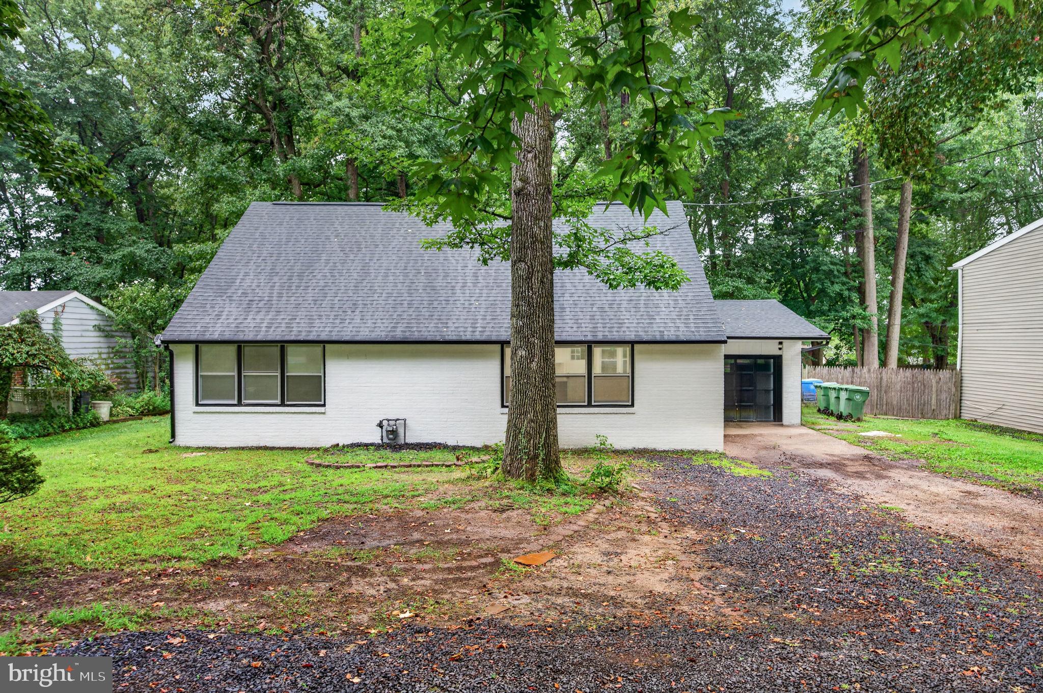 1923 CHAPEL AVENUE W