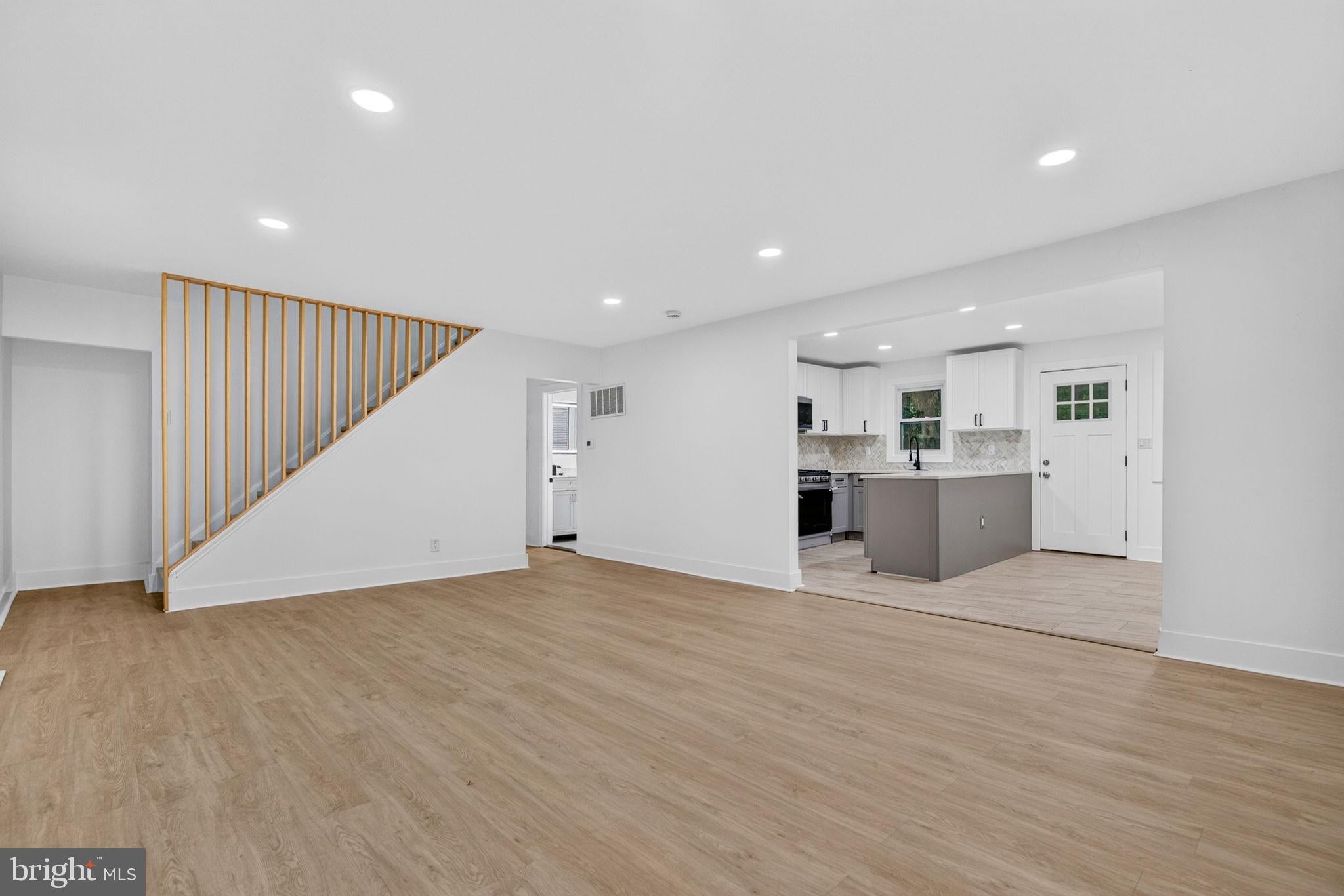 1923 CHAPEL AVENUE W
