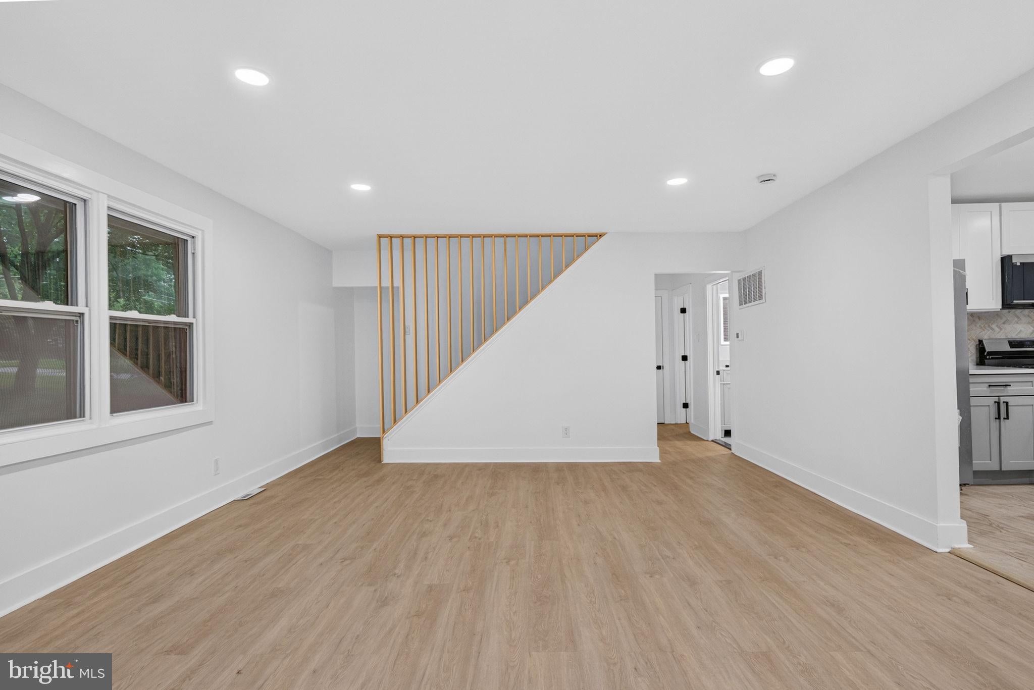 1923 CHAPEL AVENUE W