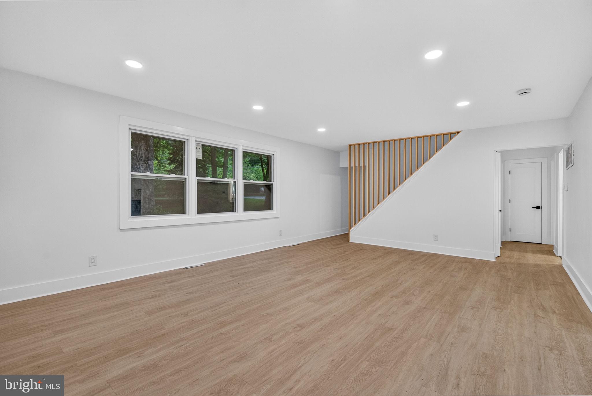 1923 CHAPEL AVENUE W