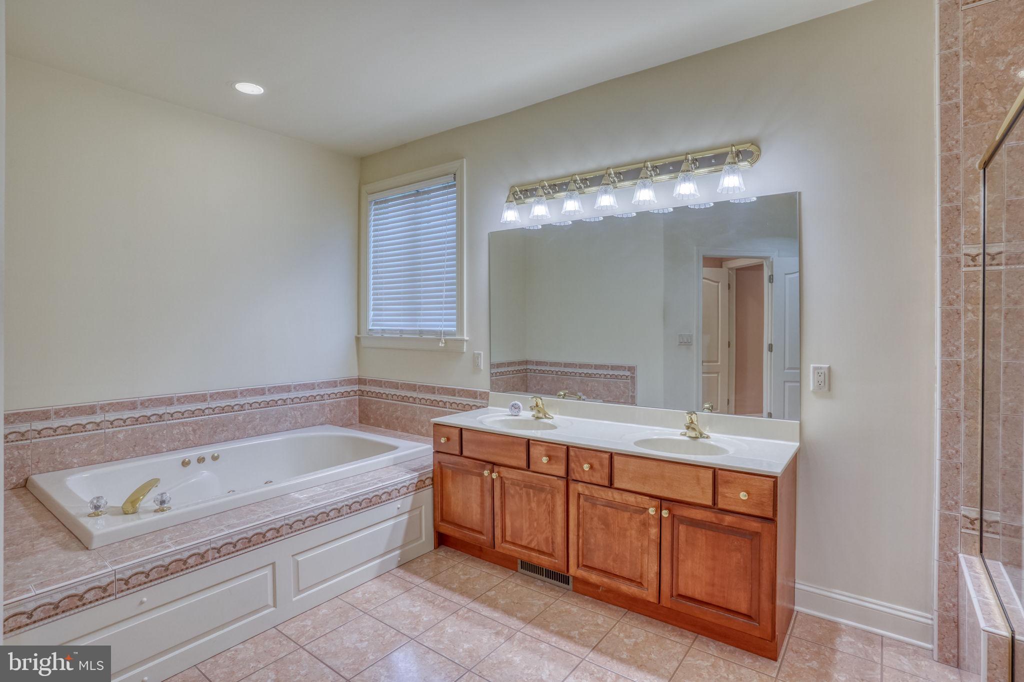 BROOKFIELD - Residential