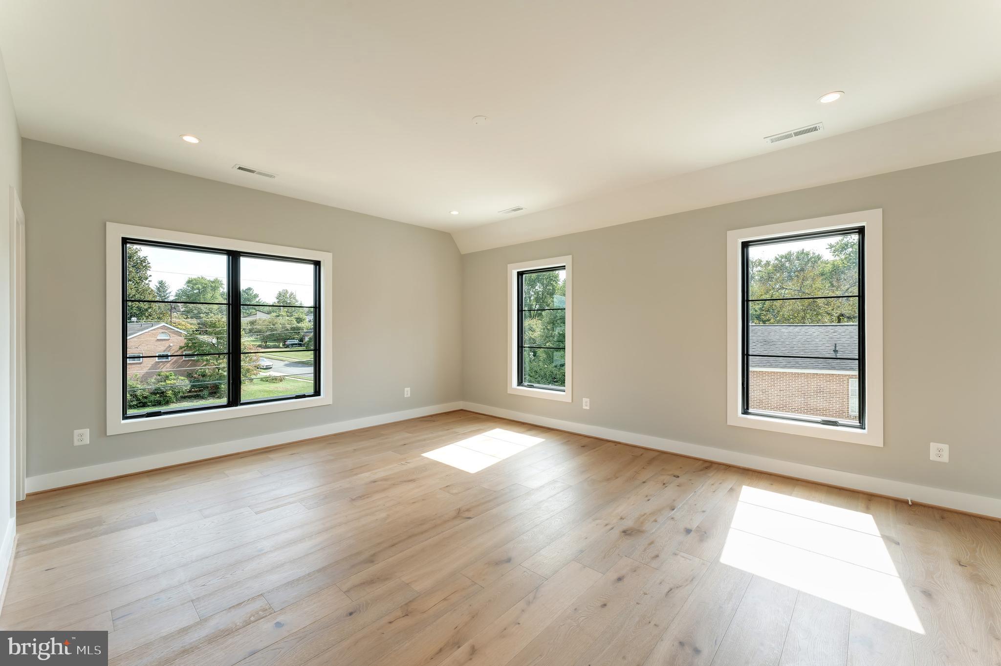 SOUTHRIDGE - Residential