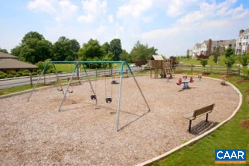 CARRIAGE HILL - Residential Lease