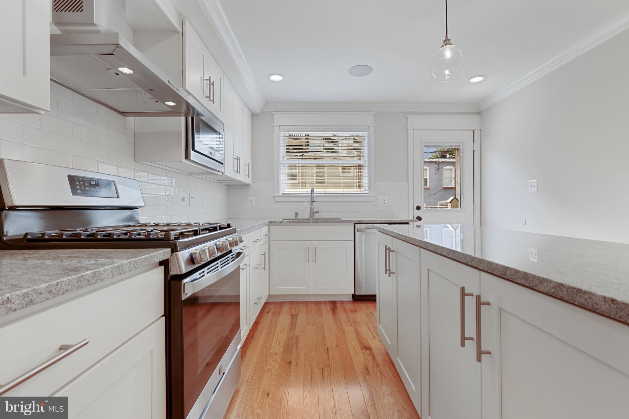 LOCUST POINT - Residential