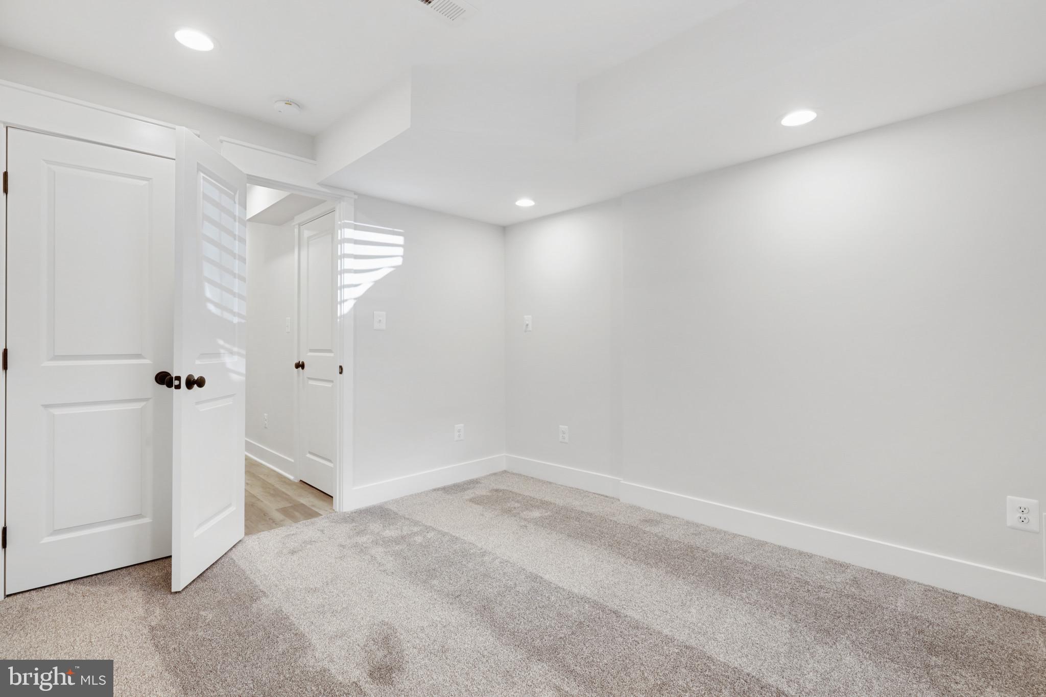 LOCUST POINT - Residential