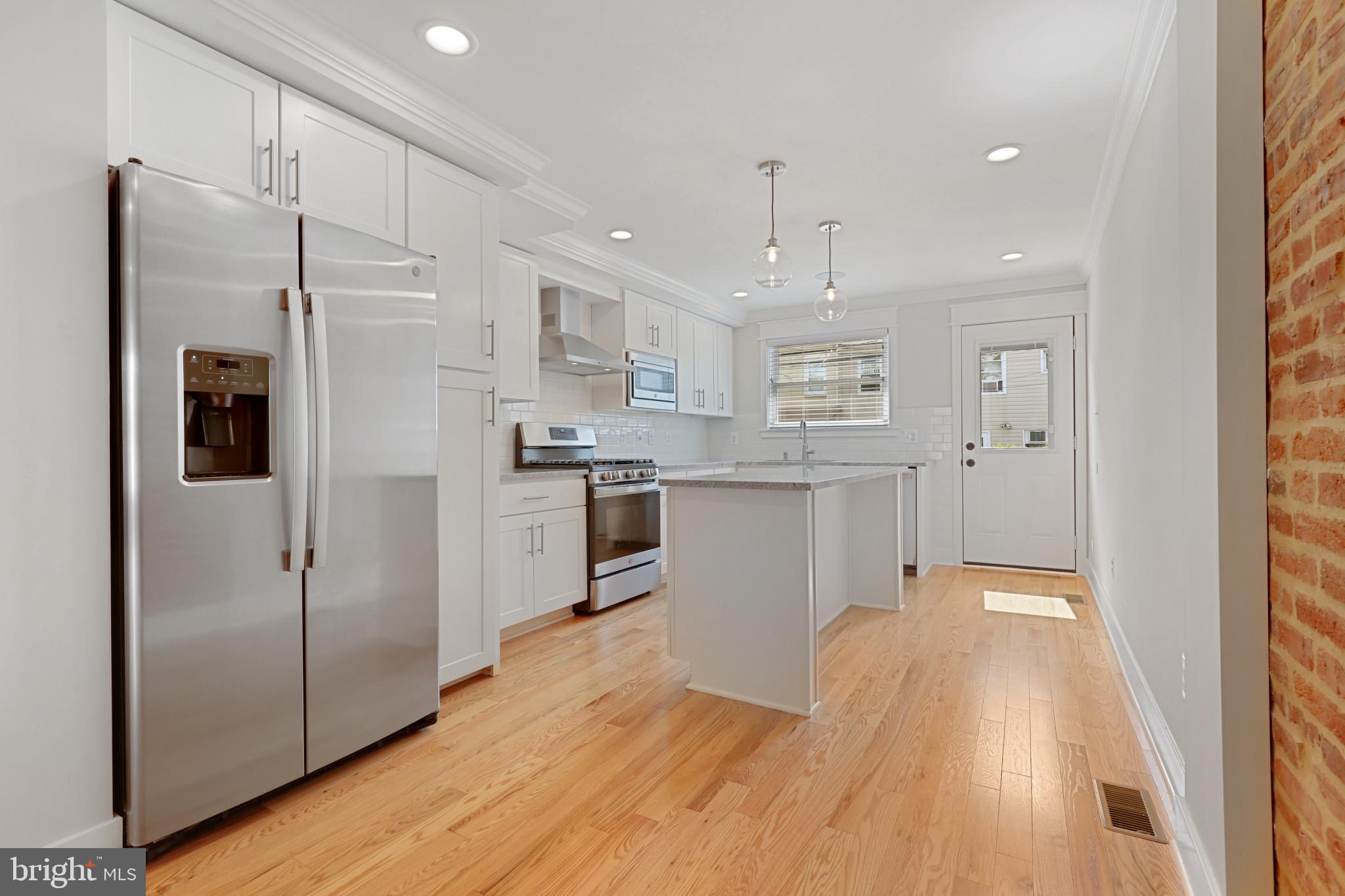 LOCUST POINT - Residential