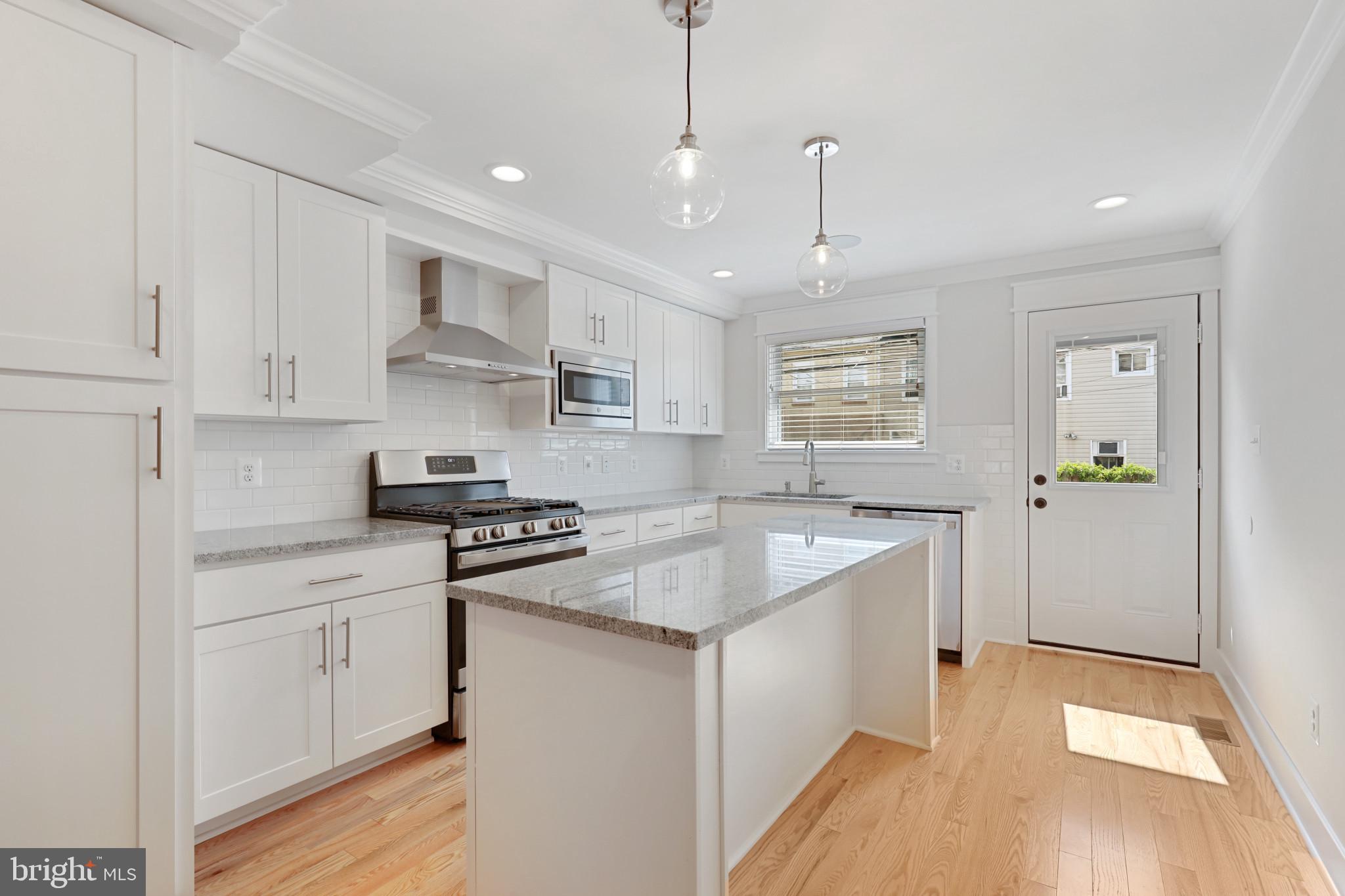 LOCUST POINT - Residential