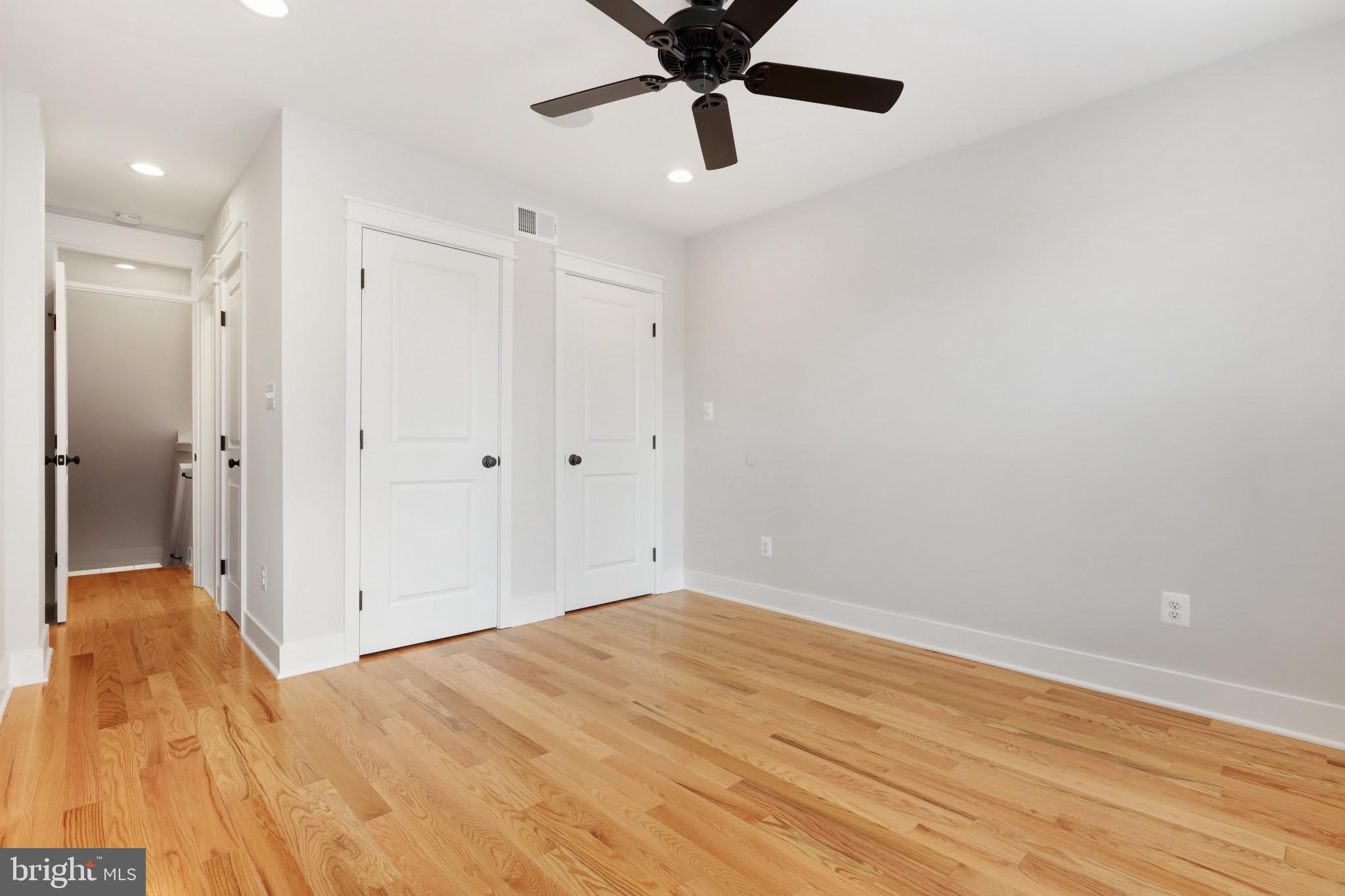 LOCUST POINT - Residential