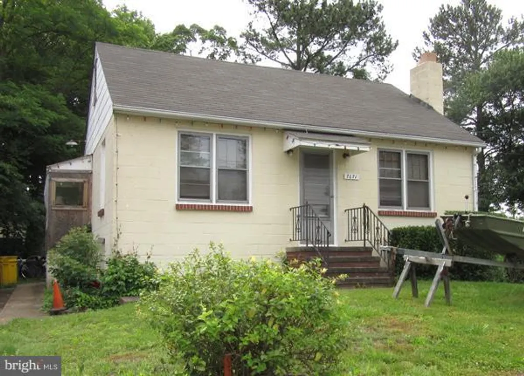 7671 Cedar Drive, Pasadena, MD 21122
